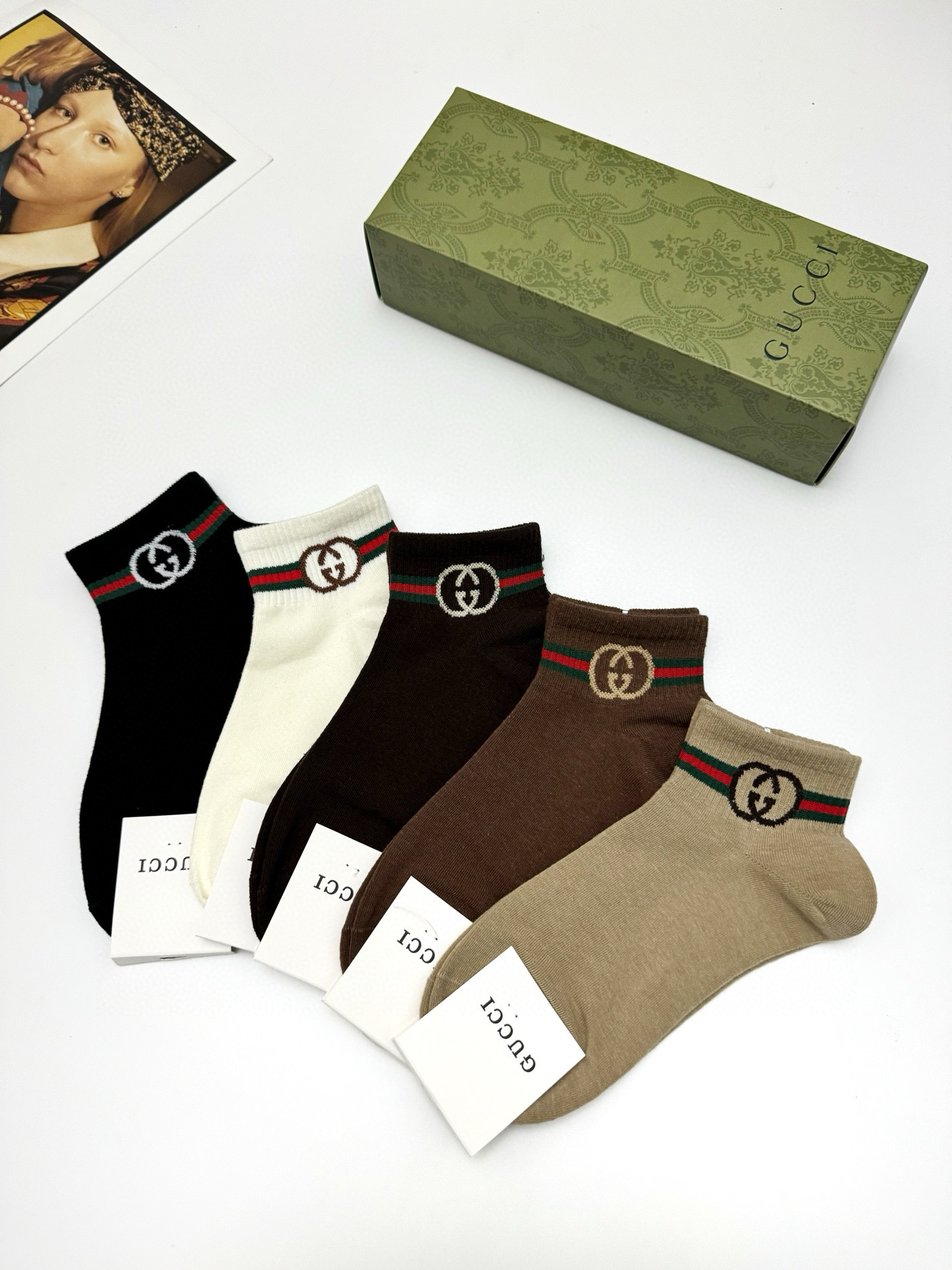  配包装
🌟【一盒5 双】男女同款
 🌟Gucci 古琦 经典字母logo 双G 短袜   ，ins超火