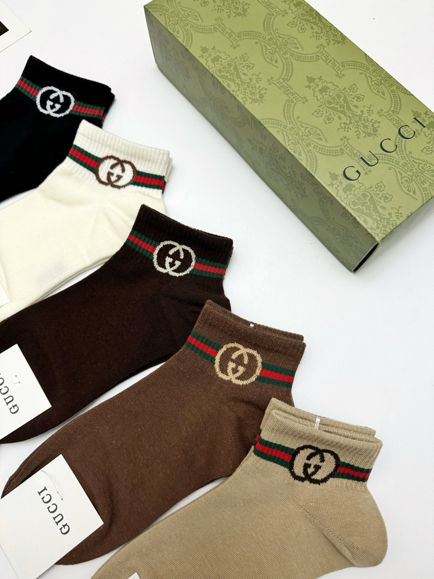  配包装
🌟【一盒5 双】男女同款
 🌟Gucci 古琦 经典字母logo 双G 短袜   ，ins超火