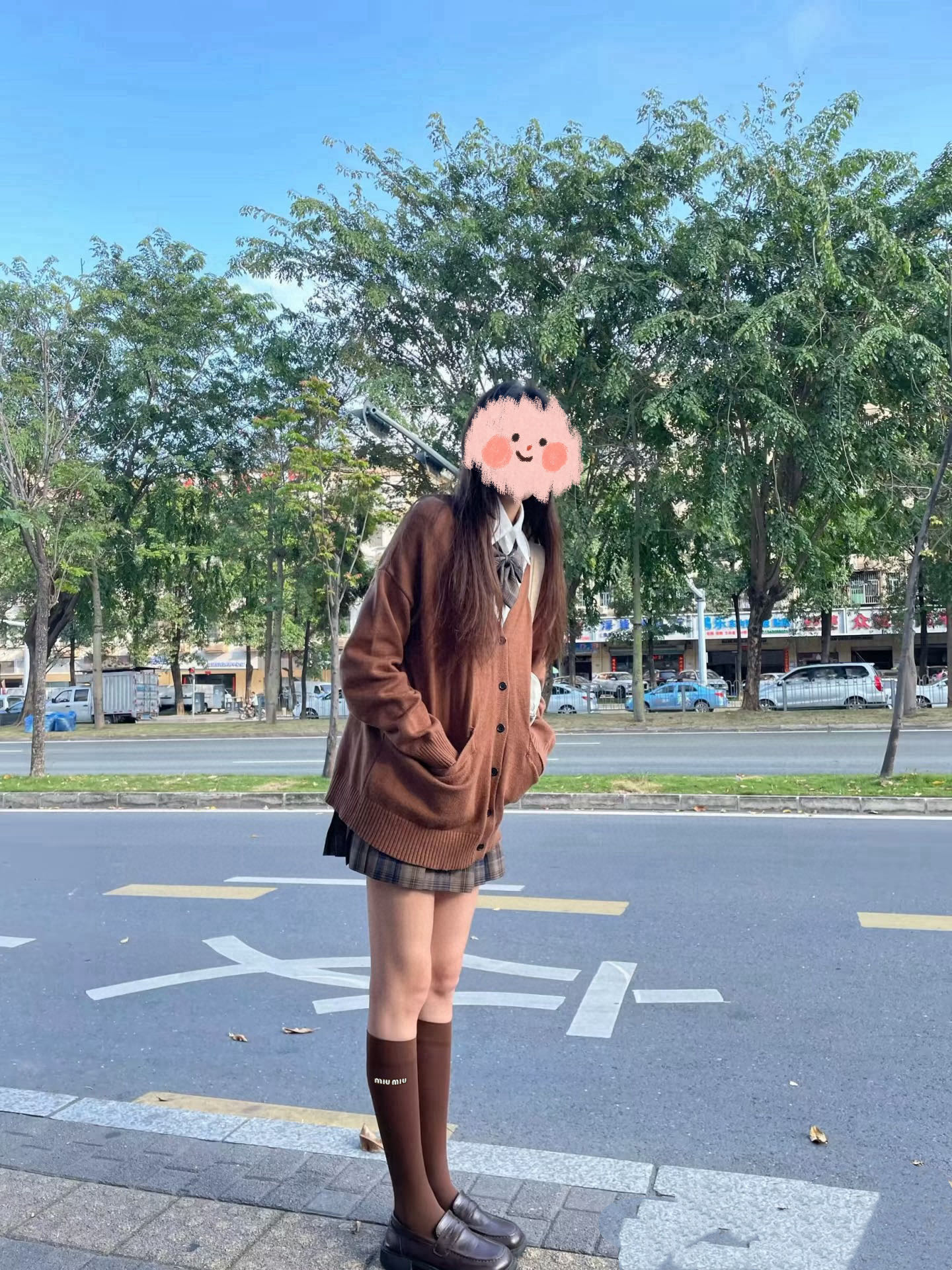  配包装
🌟【一盒一 双】
 🌟缪缪 miumiu 经典字母logo纯棉袜 小腿堆堆袜，ins超火爆红人