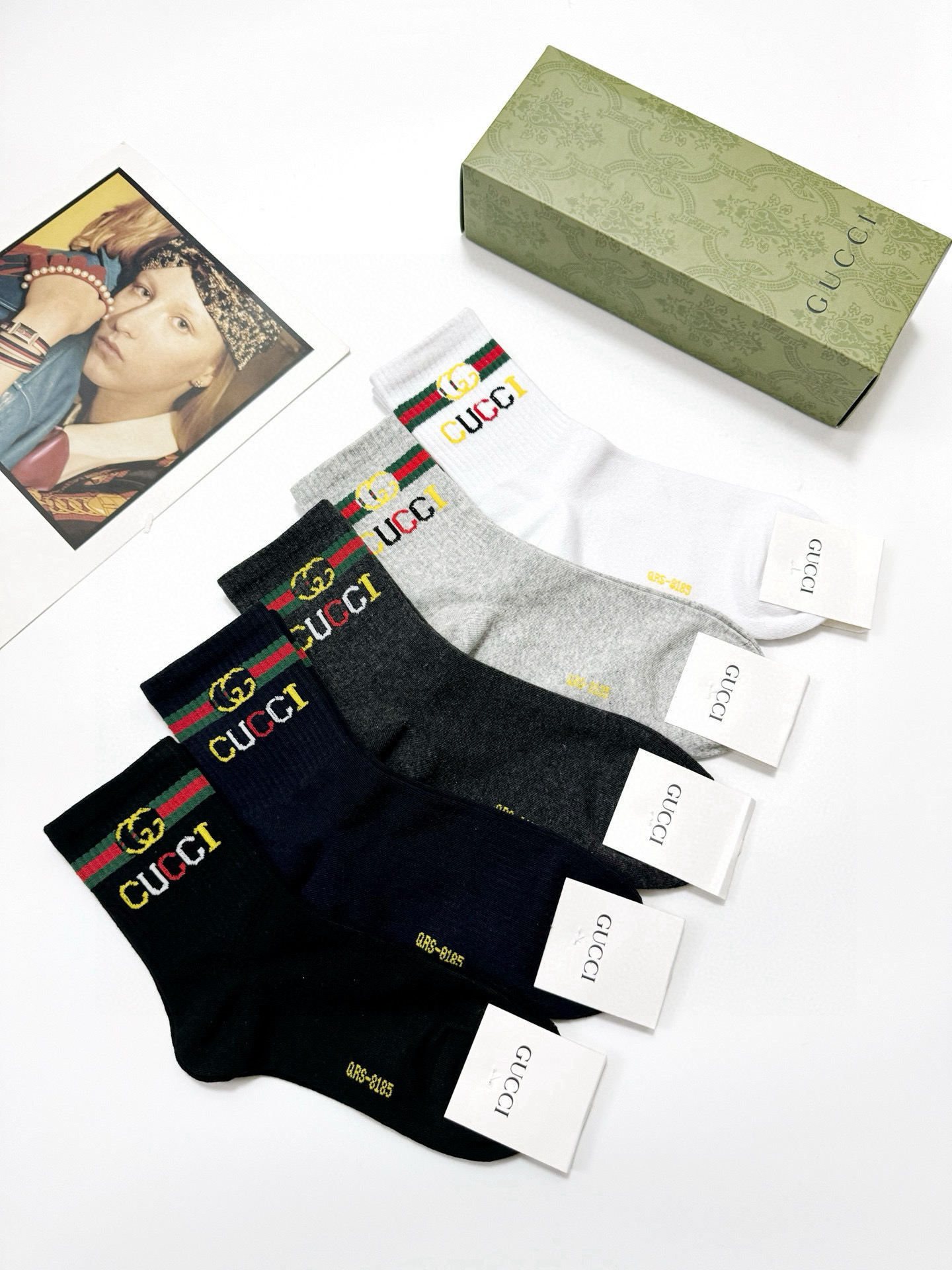  配包装
🌟【一盒5 双】
 🌟Gucci 古奇 经典字母logo纯棉袜  男女同款，ins超火爆红人同
