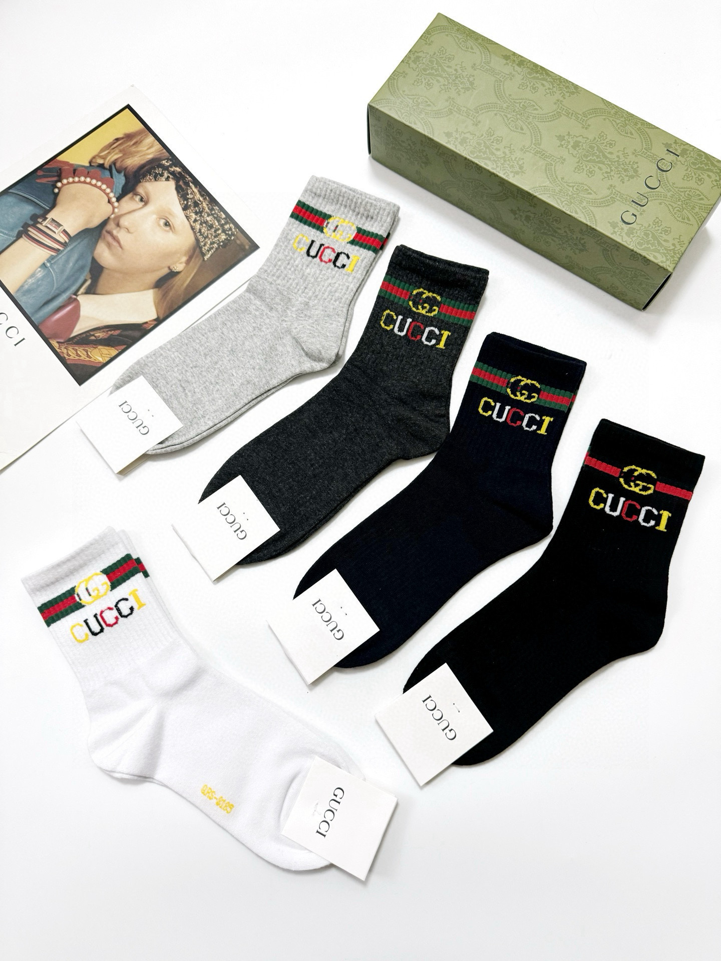  配包装
🌟【一盒5 双】
 🌟Gucci 古奇 经典字母logo纯棉袜  男女同款，ins超火爆红人同