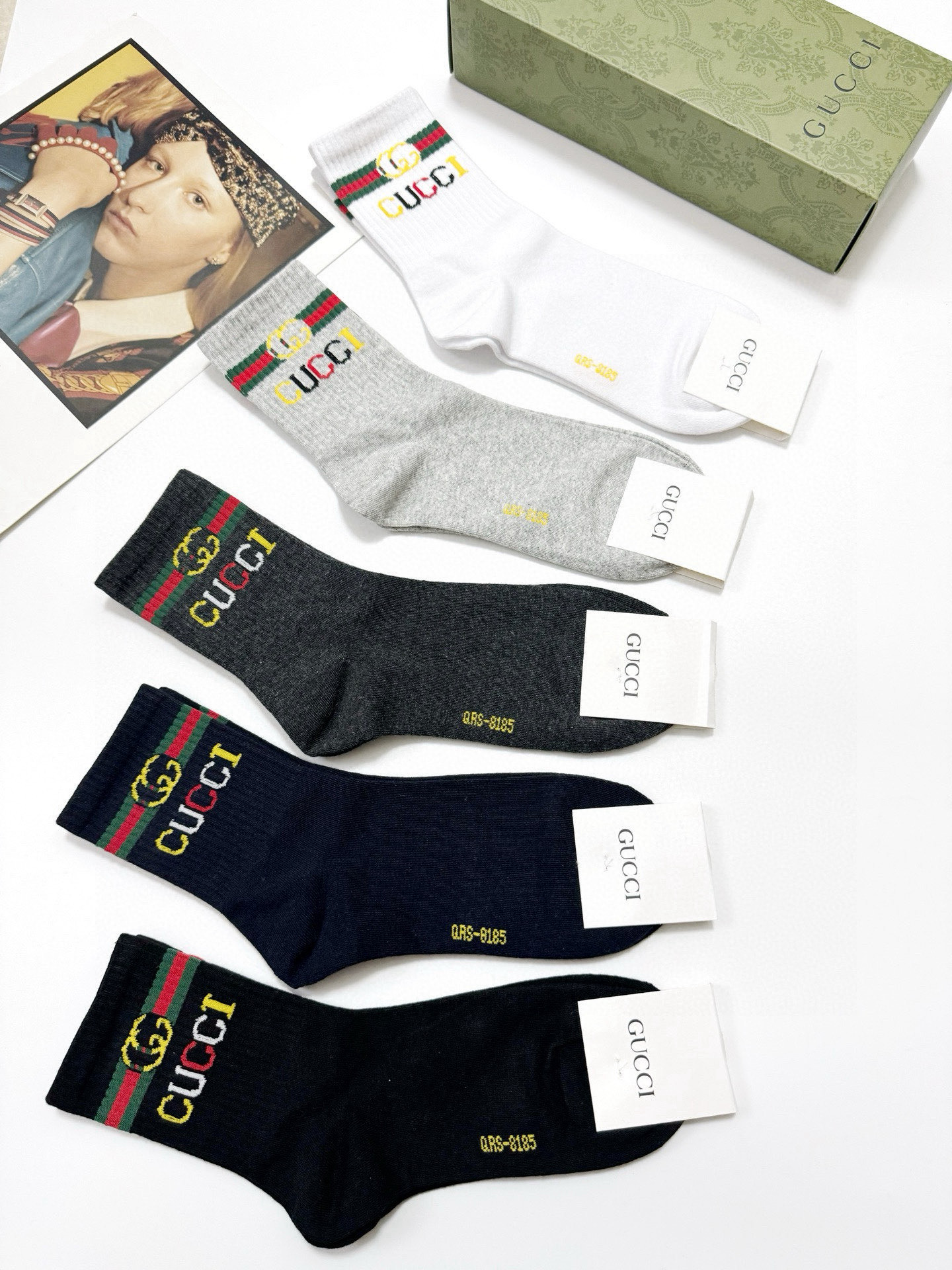  配包装
🌟【一盒5 双】
 🌟Gucci 古奇 经典字母logo纯棉袜  男女同款，ins超火爆红人同
