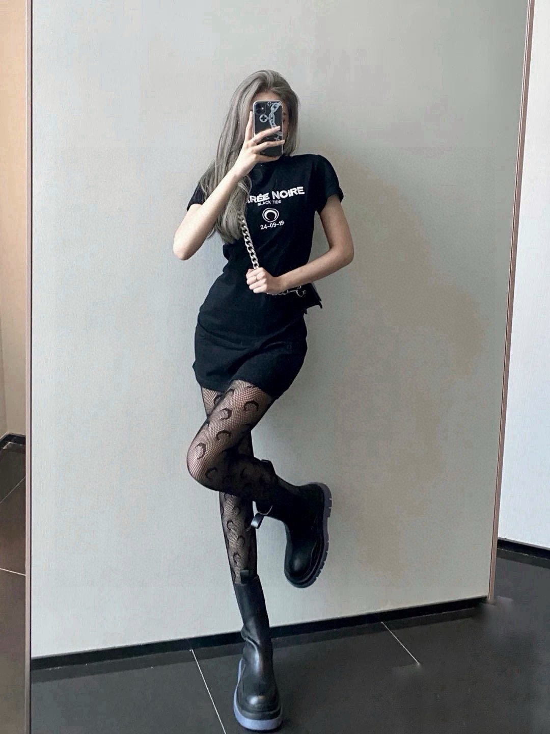 NO:299061,Packaging [one box, one pair] Marine serre popular black and white moon stockings, the right version of the high-quality products!  Extra elasticity, good to see explosion, European and American big-name stockings, a must-have item for trendy people in autumn and winter, super high-quality and fashionable, ah ah ah ah~~ Recommended and recommended~~ Must-in-one small items!  !  socks, stockings, socks19860909配包装【一盒一双】 Marine serre爆款黑白月亮网袜 对版高货！超大弹力 好看到爆炸 ,欧美大牌丝袜 潮人秋冬必备单品 ,搭配起来超高逼格 ,时髦度爆表啊啊啊啊～～推荐推荐推荐～～必入时髦小单品！！袜子,丝袜,袜子,socks,accessory