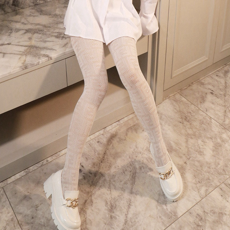 NO:299065,Packaging [one box, one pair] FENDi hot pair of F presbyterian letters net stockings and pantyhose!  It’s good to see the explosion, European and American big-name stockings, a must-have item for trendy people in autumn and winter, and they are super high-quality and fashionable, ah ah ah ah~~ Recommended and recommended~~ Must-in-one small items!  !  socks, stockings, socks, fendi, fendi, socks19860909配包装【一盒一双】FENDi芬迪 爆款双F老花字母网袜 连裤袜！ 好看到爆炸 ,欧美大牌丝袜 潮人秋冬必备单品 ,搭配起来超高逼格 ,时髦度爆表啊啊啊啊～～推荐推荐推荐～～必入时髦小单品！！袜子,丝袜,袜子,fendi,fendi,socks,accessory