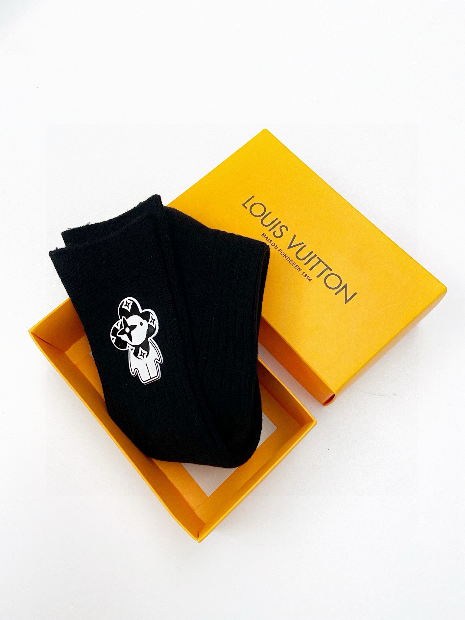  配包装
🌟【一盒一双】
🌟LV 路易威登 经典字母logo纯棉长筒袜  小腿袜
🌟重工装饰个性时尚
🌟