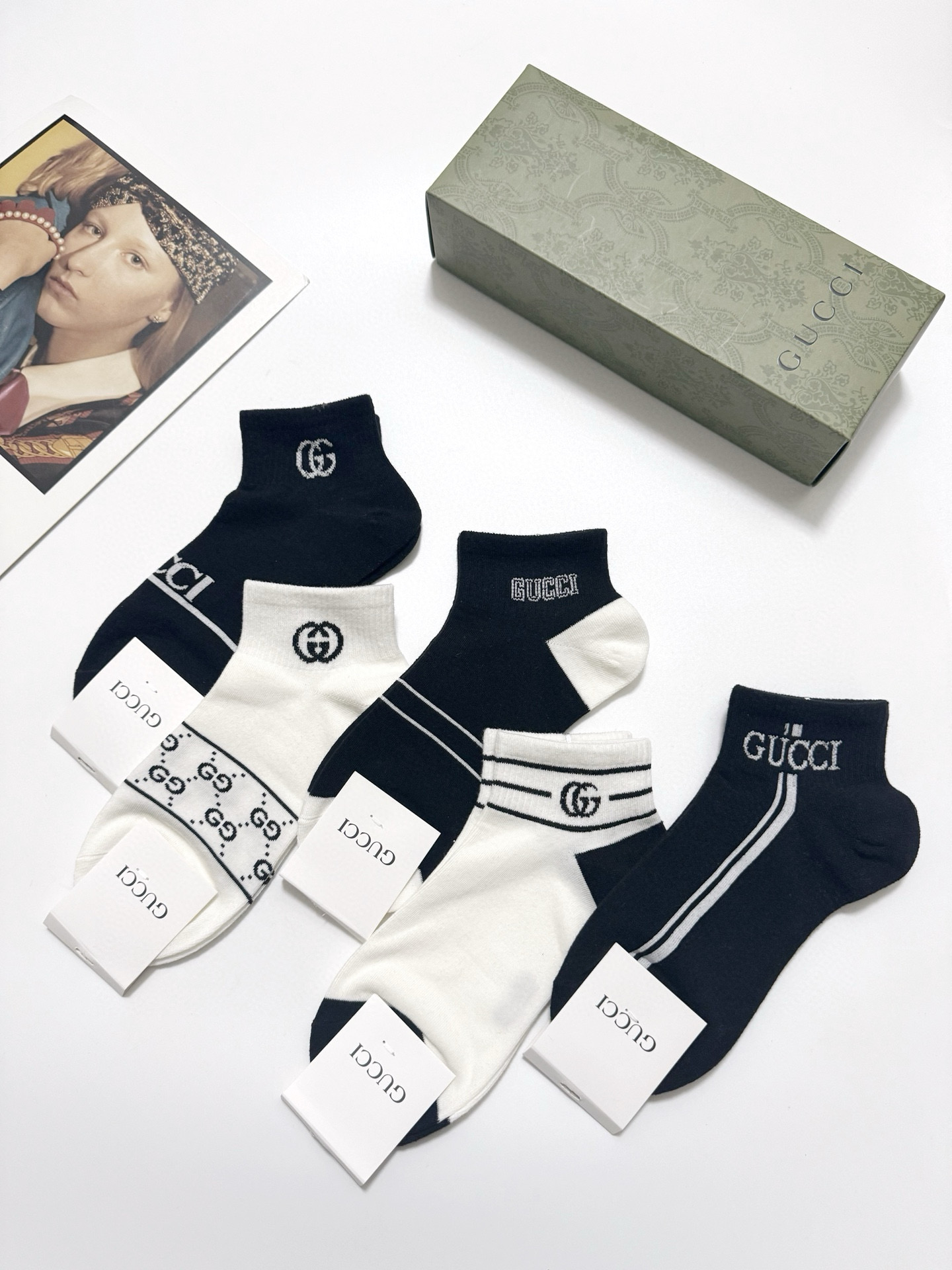  配包装
🌟【一盒5 双】
🌟Gucci 古琦 经典字母 logo 纯棉 短袜，船袜  ！超级软糯亲肤！