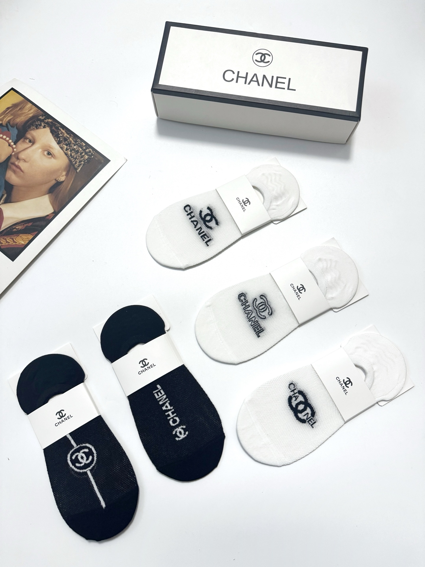  配包装
🌟【一盒5双】
 🌟Chanel 香奈儿 经典字母logo 纯棉船袜   ，ins超火爆空调袜
