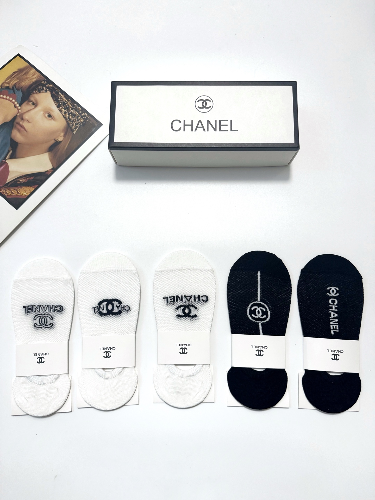  配包装
🌟【一盒5双】
 🌟Chanel 香奈儿 经典字母logo 纯棉船袜   ，ins超火爆空调袜