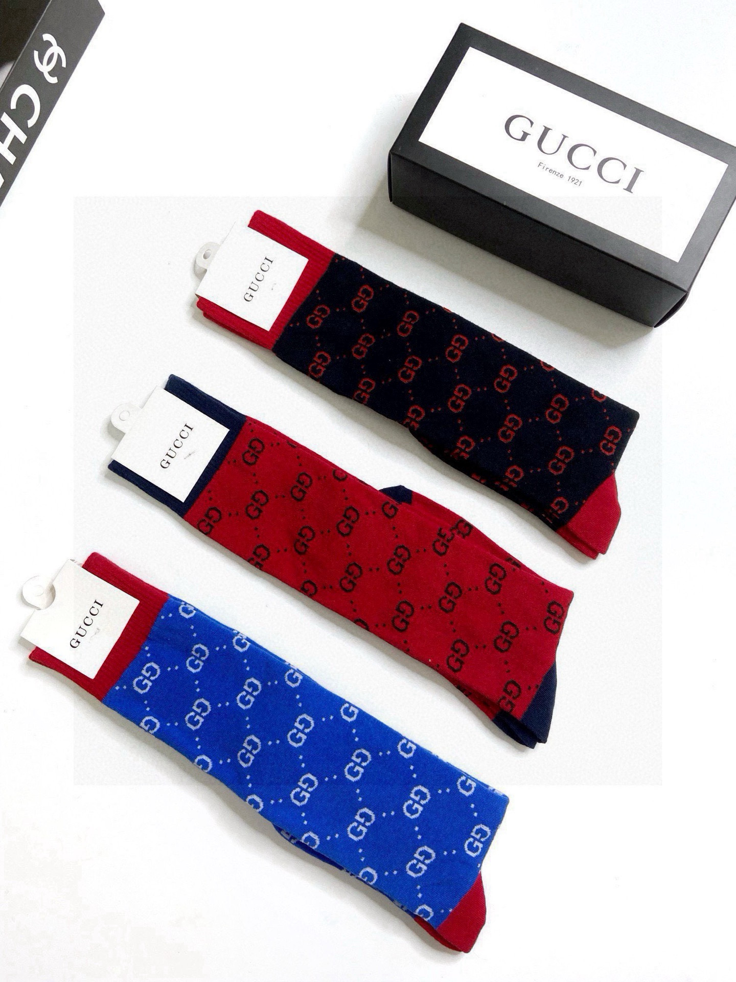  配包装
🌟【一盒3 双】
🌟Gucci  古奇 爆款双G字母 长筒袜 小腿袜
🔥专柜同步发售ing ，