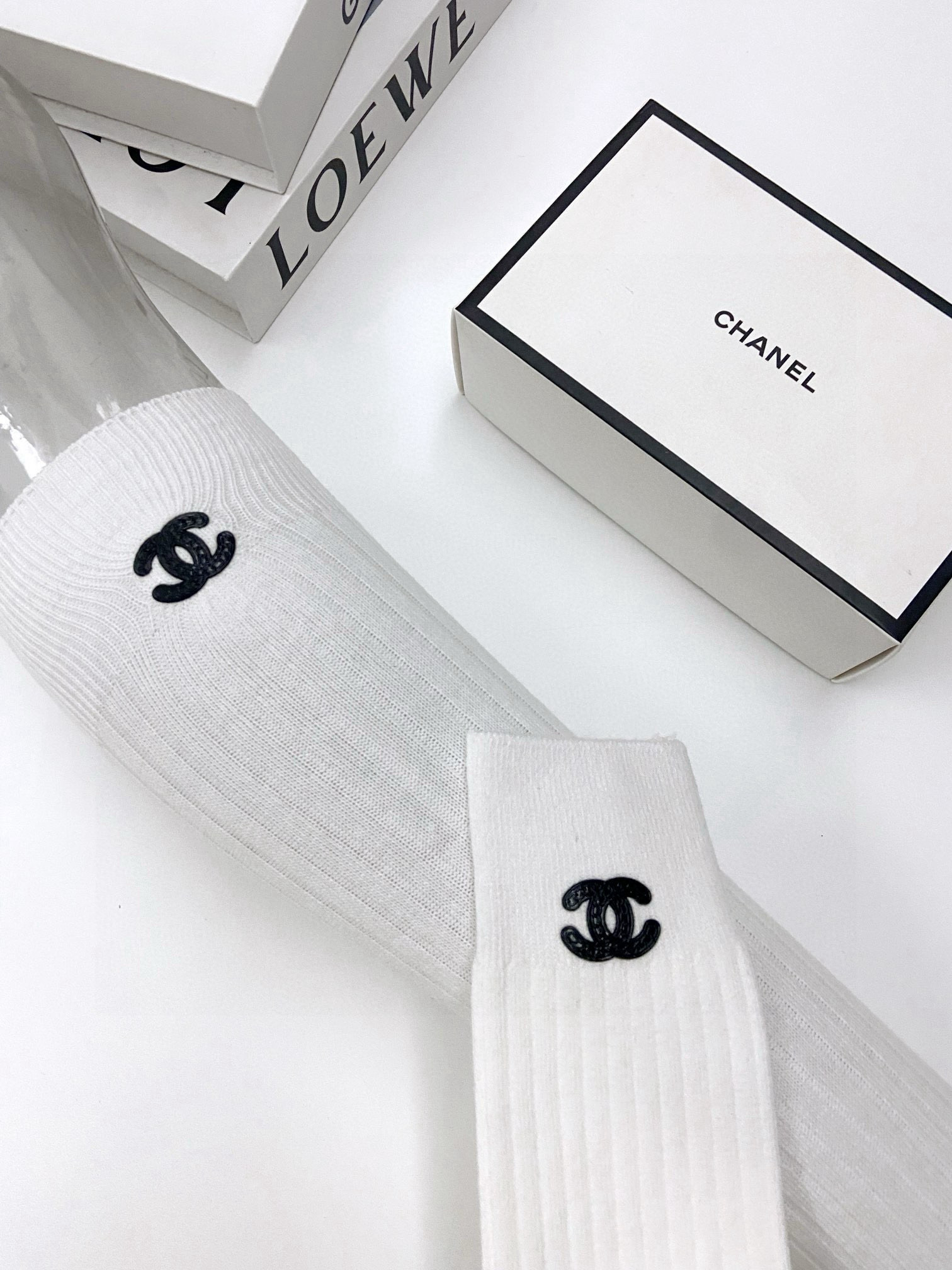  配包装
🌟【一盒一双】
🌟Chanel 香奈儿 经典双C 字母logo 纯棉长筒袜 小腿袜 
🌟ins