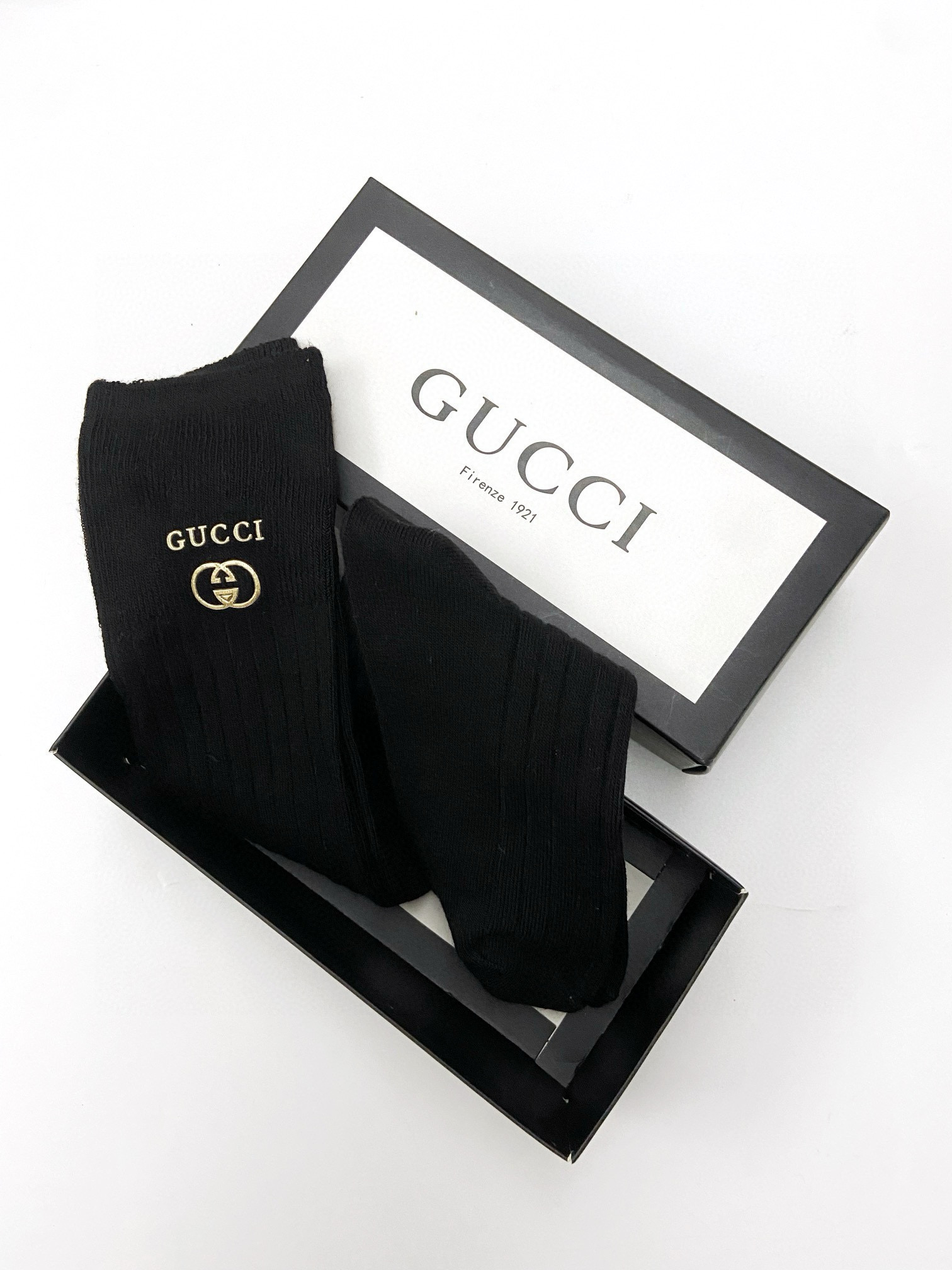  配包装
🌟【一盒一双】
🌟 Gucci 古琦 爆款经典字母 长筒袜 小腿袜🔥双针针织材质，超完美结合，