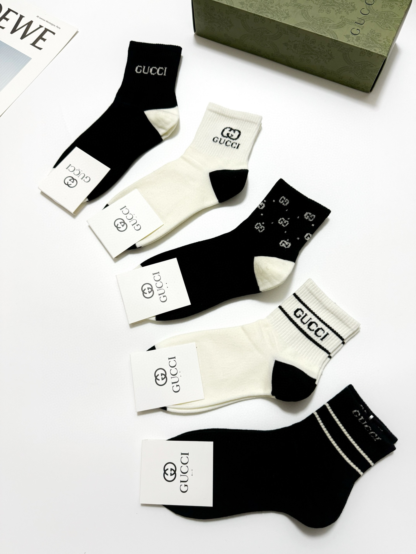  配包装
🌟【一盒5 双】
 🌟Gucci 古琦 经典字母logo 纯棉短筒袜 ，男女同款   ，ins
