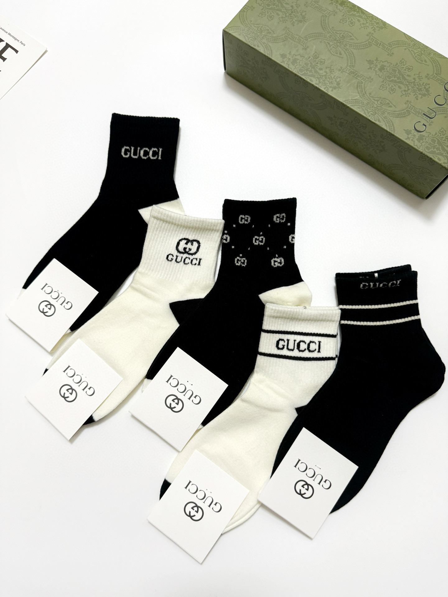  配包装
🌟【一盒5 双】
 🌟Gucci 古琦 经典字母logo 纯棉短筒袜 ，男女同款   ，ins