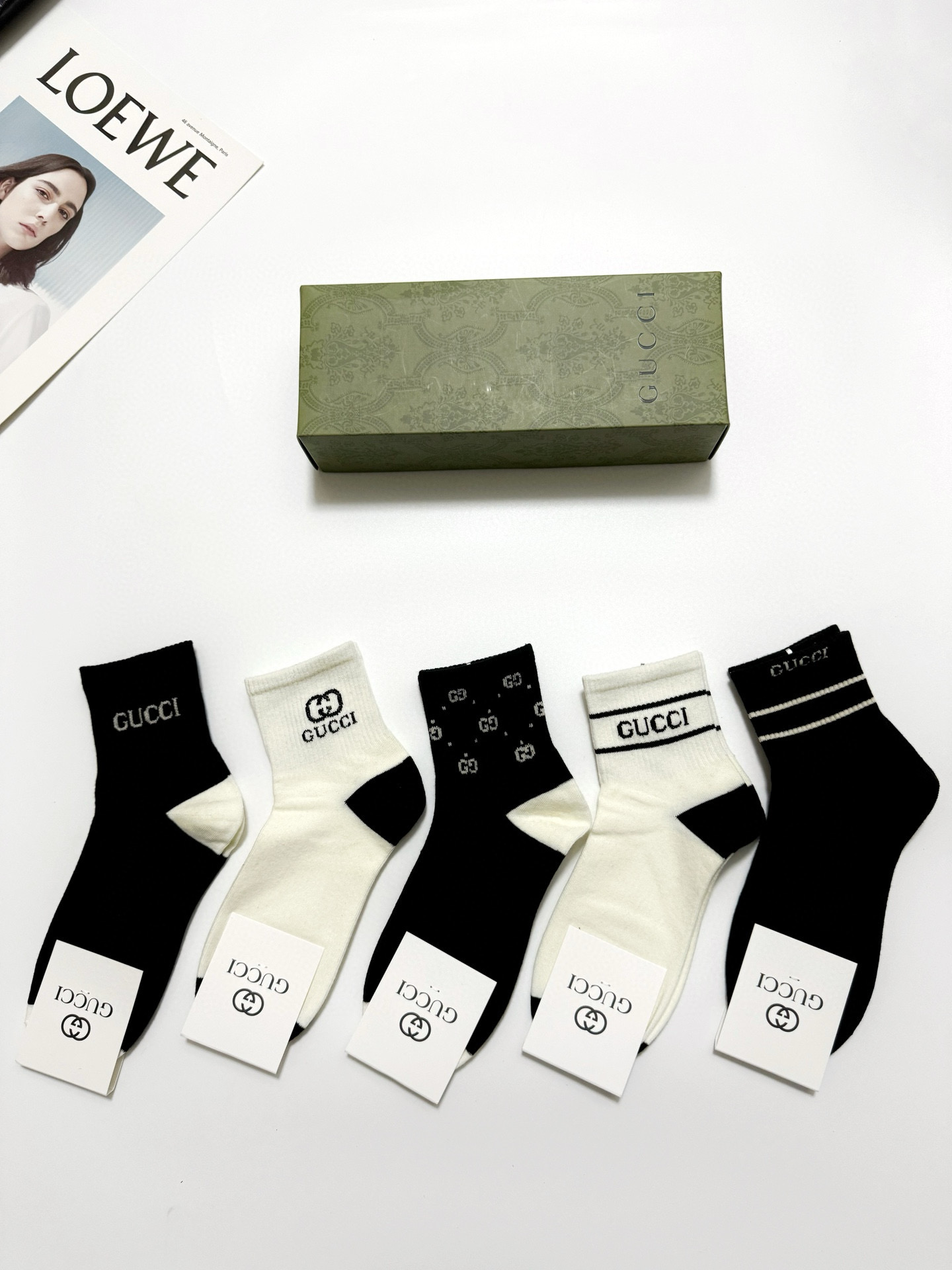  配包装
🌟【一盒5 双】
 🌟Gucci 古琦 经典字母logo 纯棉短筒袜 ，男女同款   ，ins