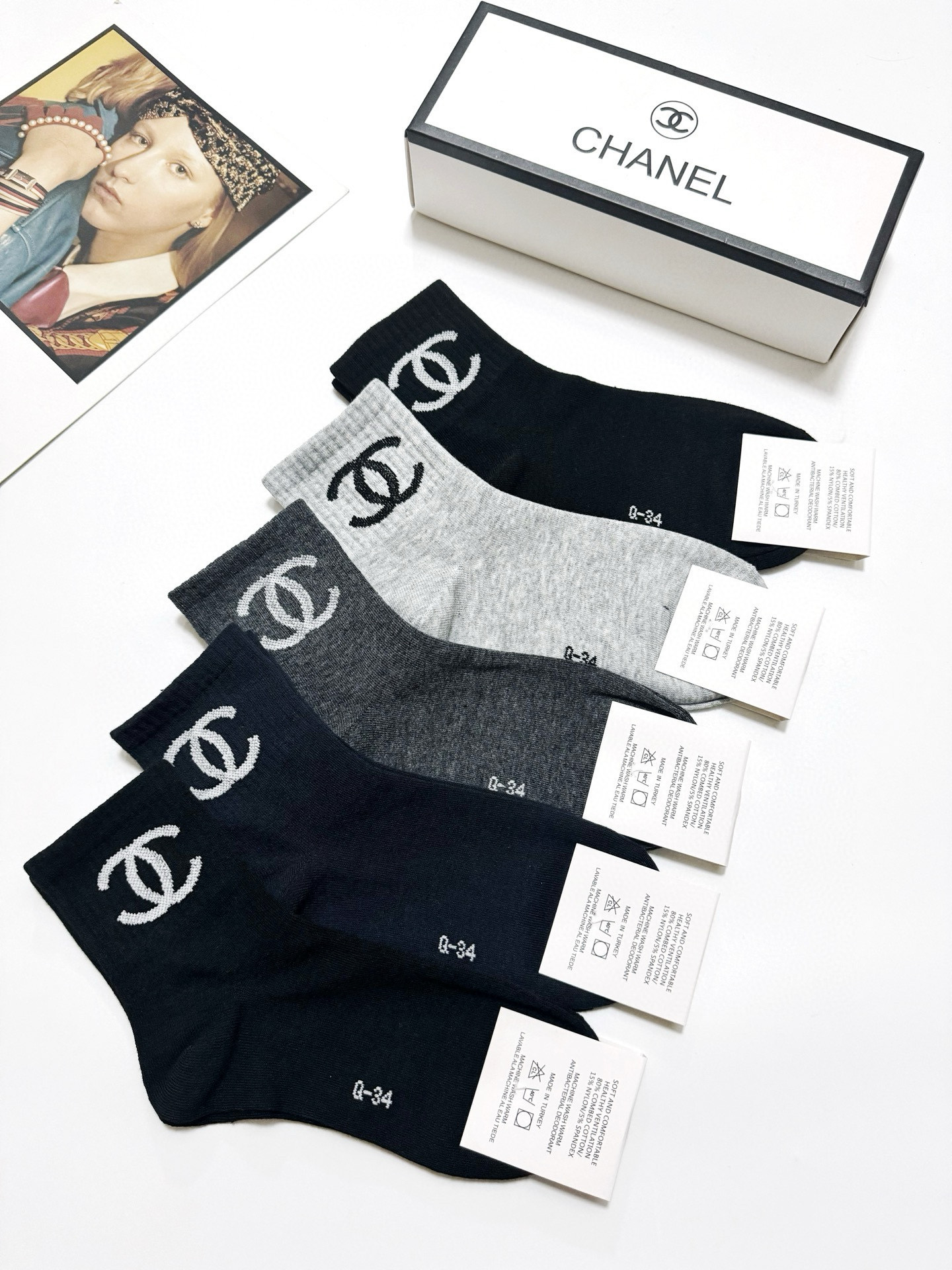   配包装
🌟【一盒5 双】
🌟Chanel 香奈儿 经典字母 logo短袜  ！纯棉面料软糯亲肤！
🌟