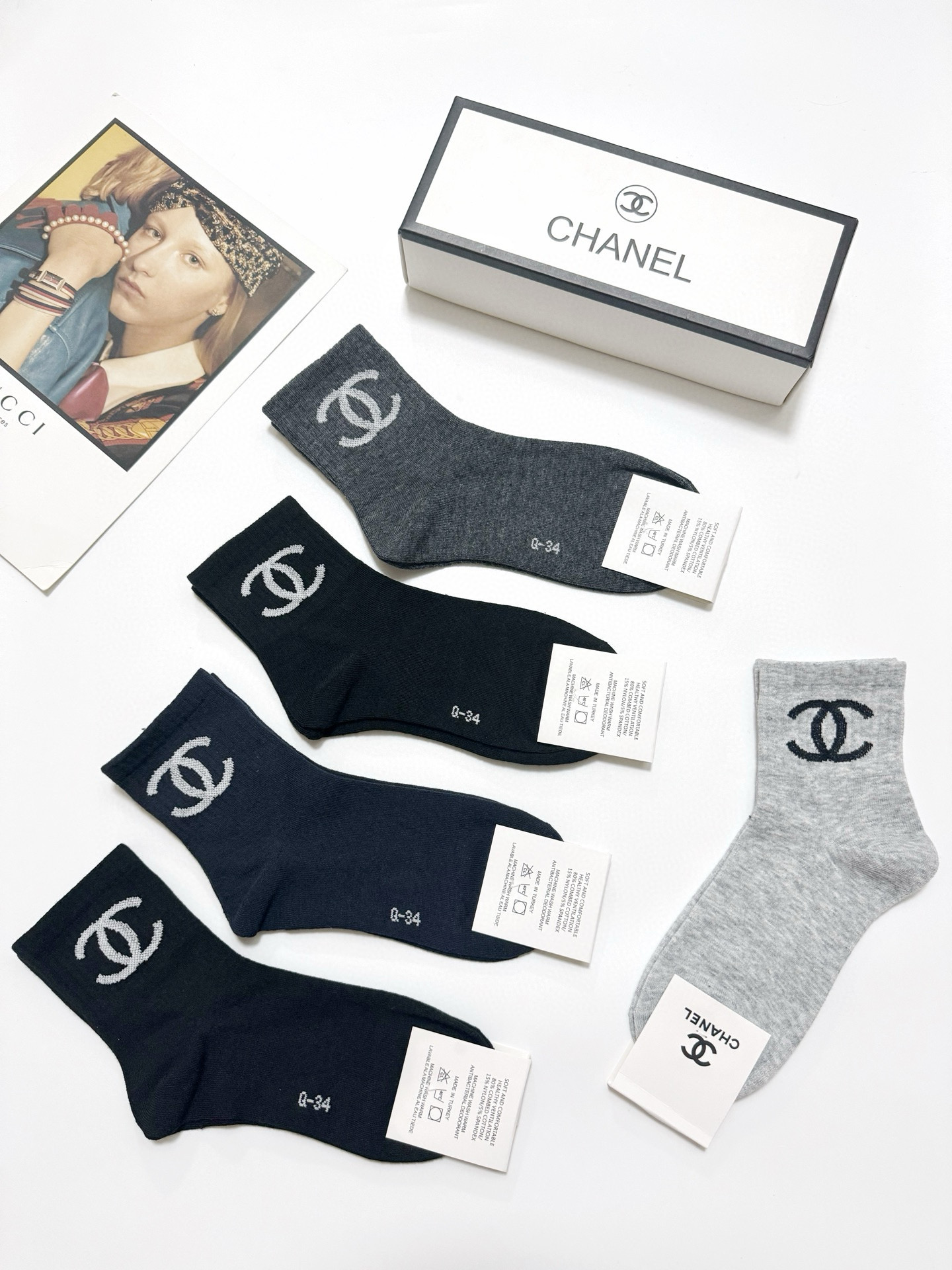   配包装
🌟【一盒5 双】
🌟Chanel 香奈儿 经典字母 logo短袜  ！纯棉面料软糯亲肤！
🌟