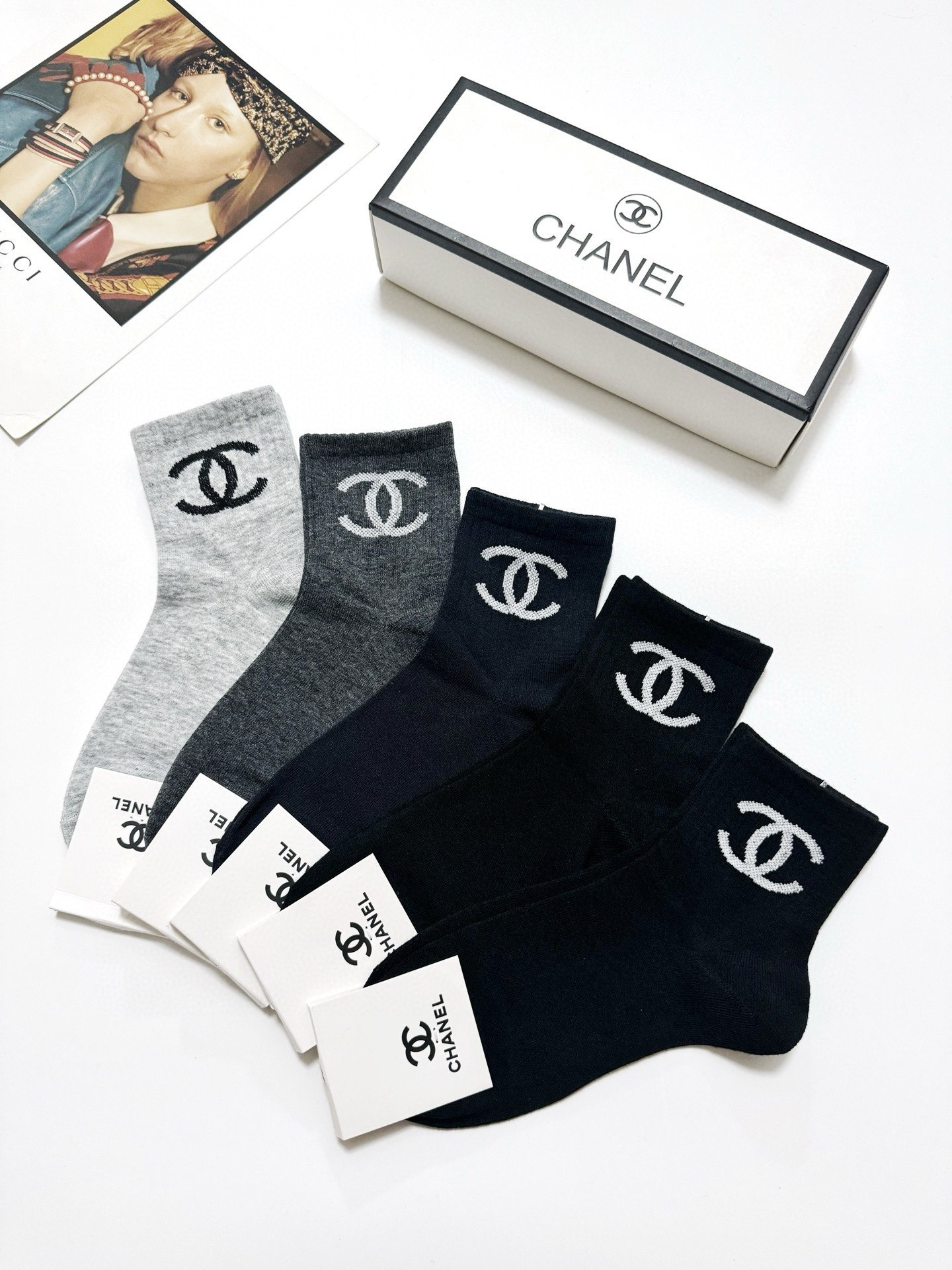   配包装
🌟【一盒5 双】
🌟Chanel 香奈儿 经典字母 logo短袜  ！纯棉面料软糯亲肤！
🌟