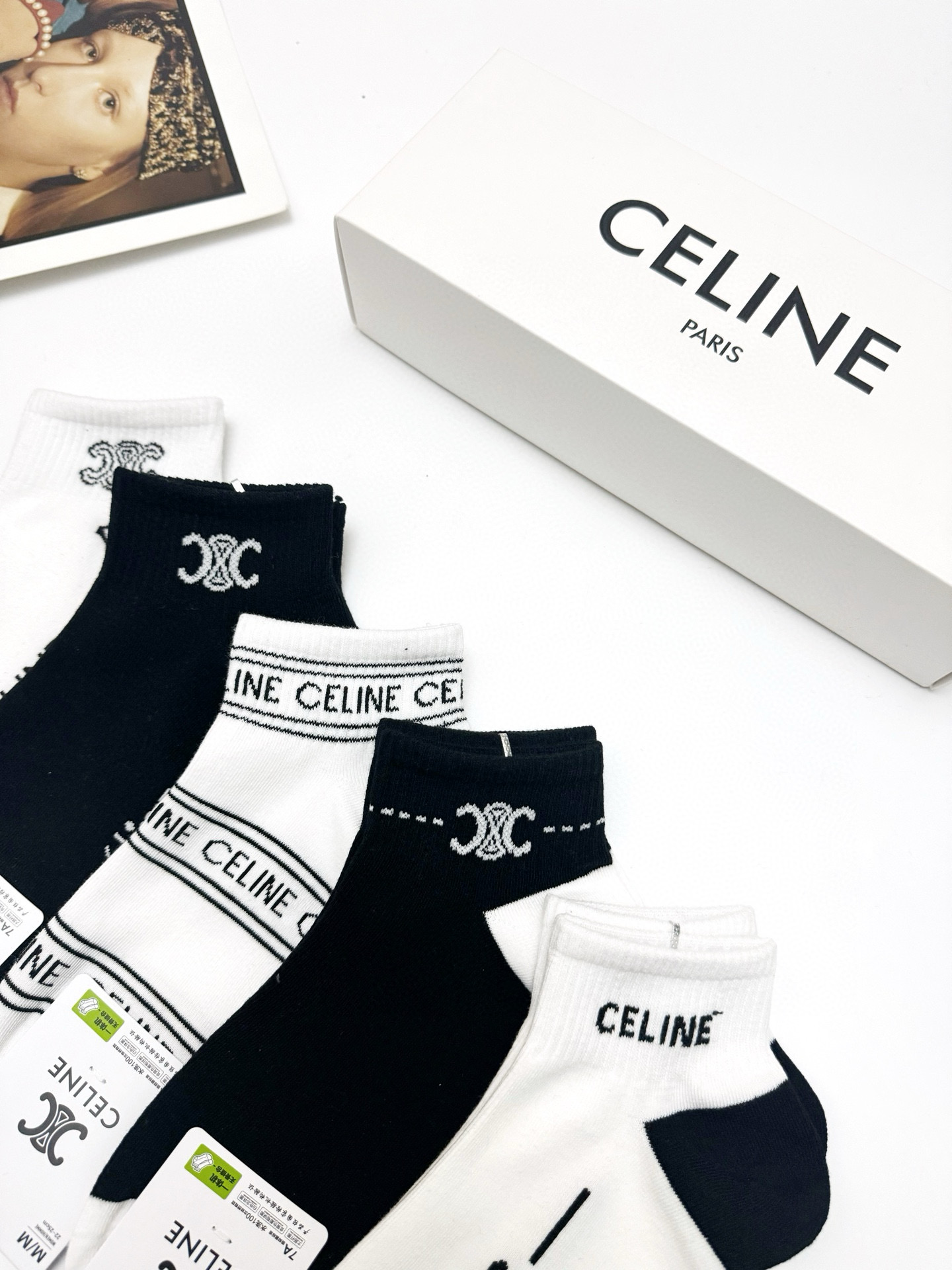   配包装
🌟【一盒5 双】
🌟Celine 赛琳 经典字母 logo短袜  ！纯棉面料软糯亲肤！
🌟i