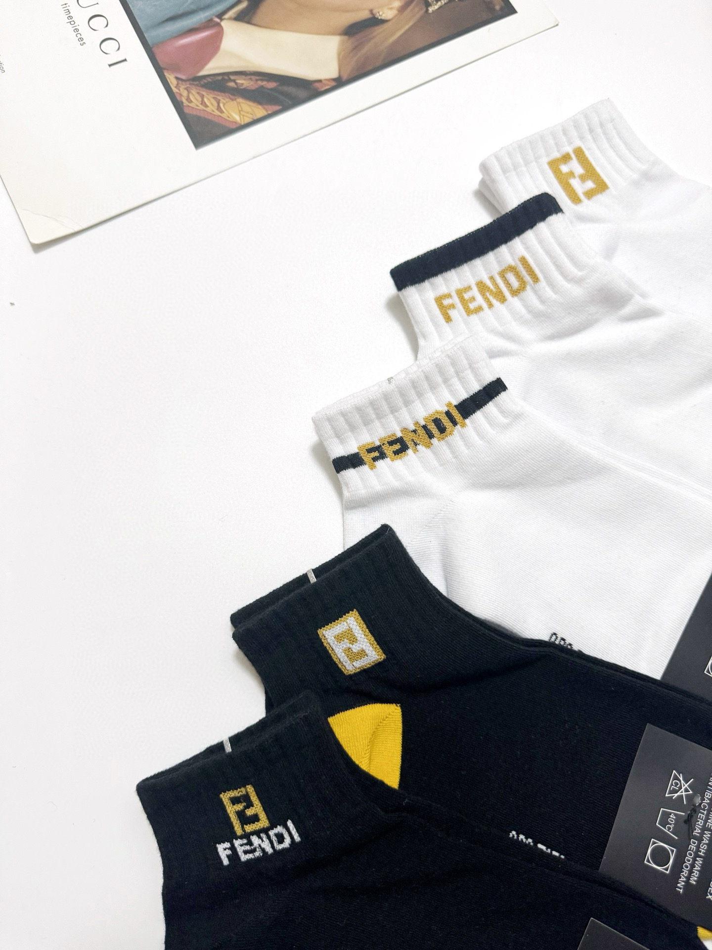   配包装
🌟【一盒5 双】
🌟Fendi 芬迪 经典字母 logo短袜  ！纯棉面料软糯亲肤！
🌟in