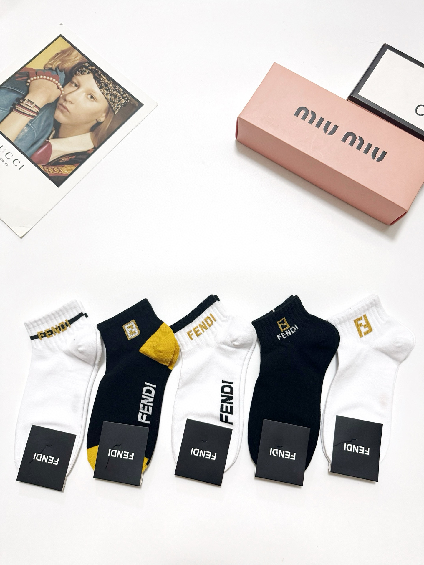   配包装
🌟【一盒5 双】
🌟Fendi 芬迪 经典字母 logo短袜  ！纯棉面料软糯亲肤！
🌟in