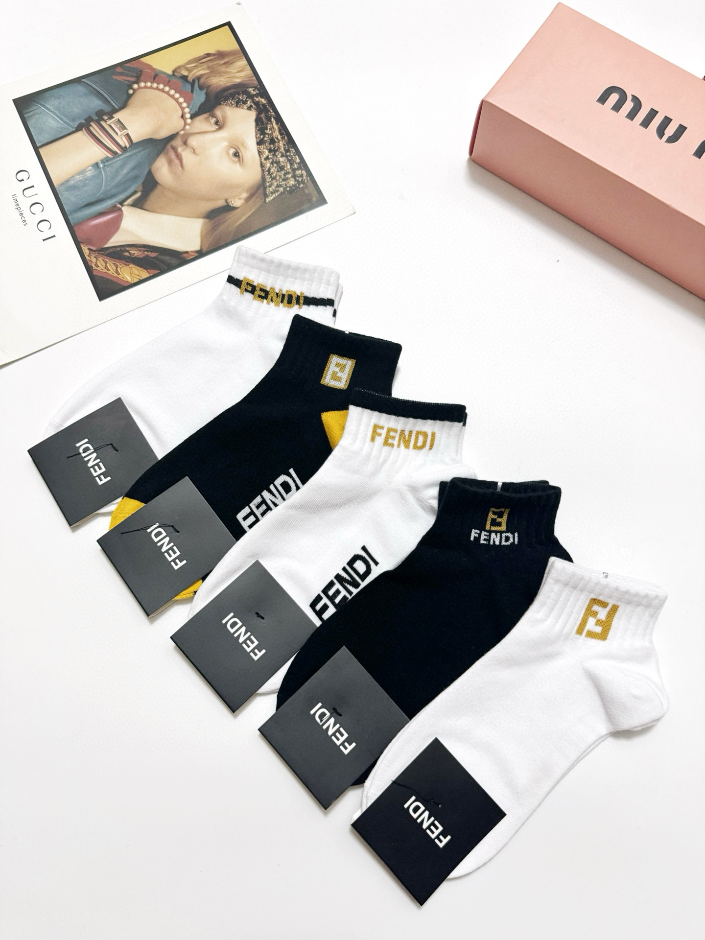   配包装
🌟【一盒5 双】
🌟Fendi 芬迪 经典字母 logo短袜  ！纯棉面料软糯亲肤！
🌟in