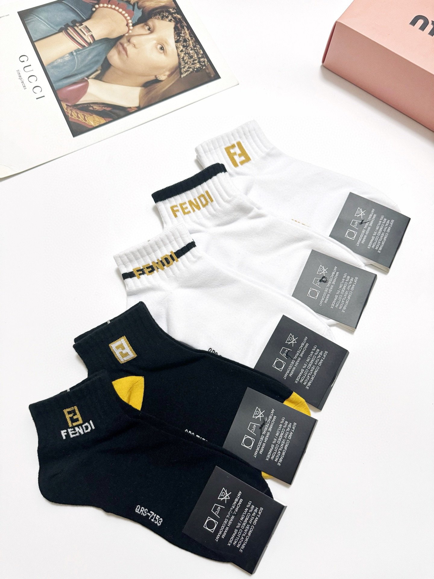   配包装
🌟【一盒5 双】
🌟Fendi 芬迪 经典字母 logo短袜  ！纯棉面料软糯亲肤！
🌟in