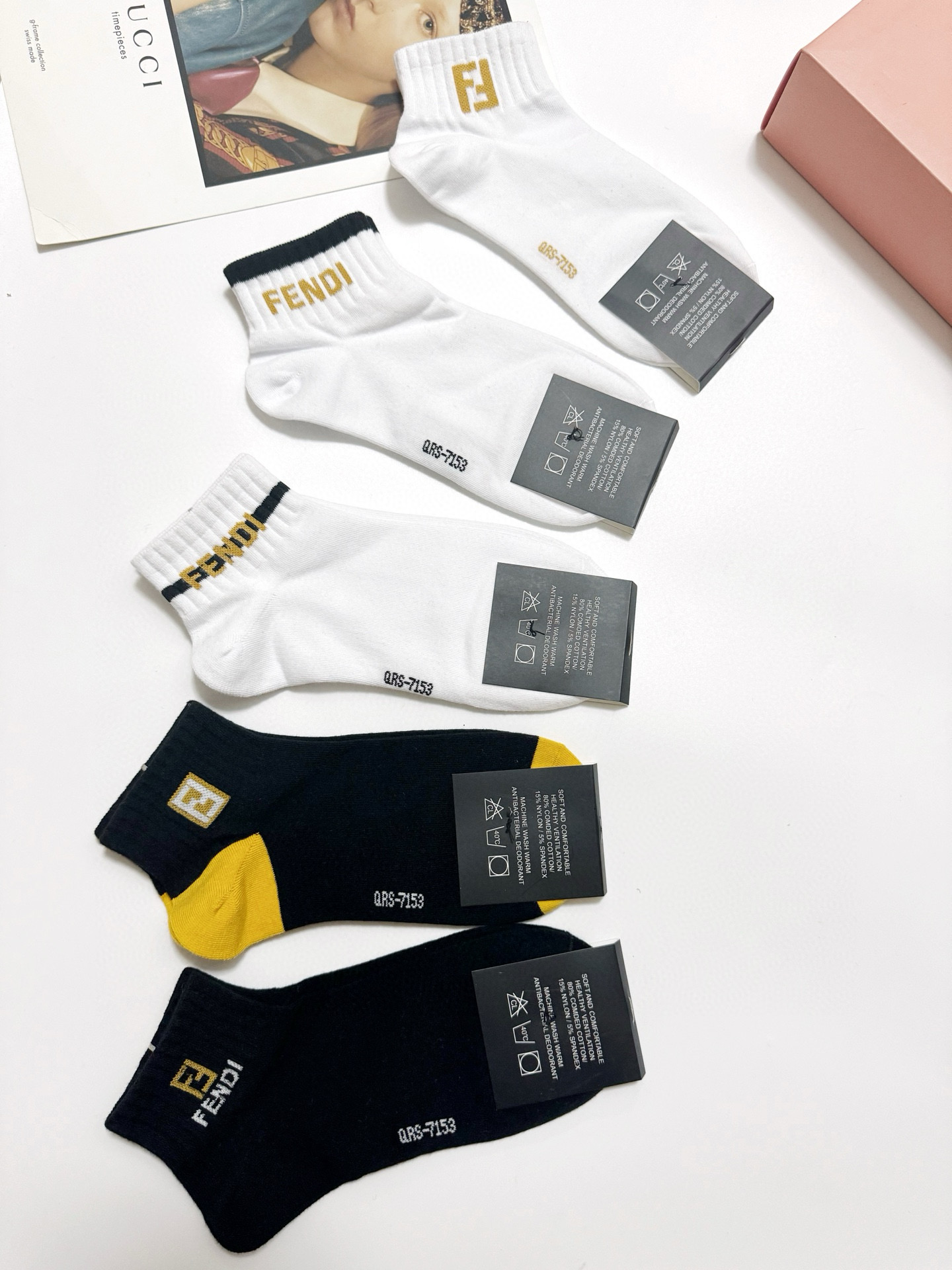  配包装
🌟【一盒5 双】
🌟Fendi 芬迪 经典字母 logo短袜  ！纯棉面料软糯亲肤！
🌟in