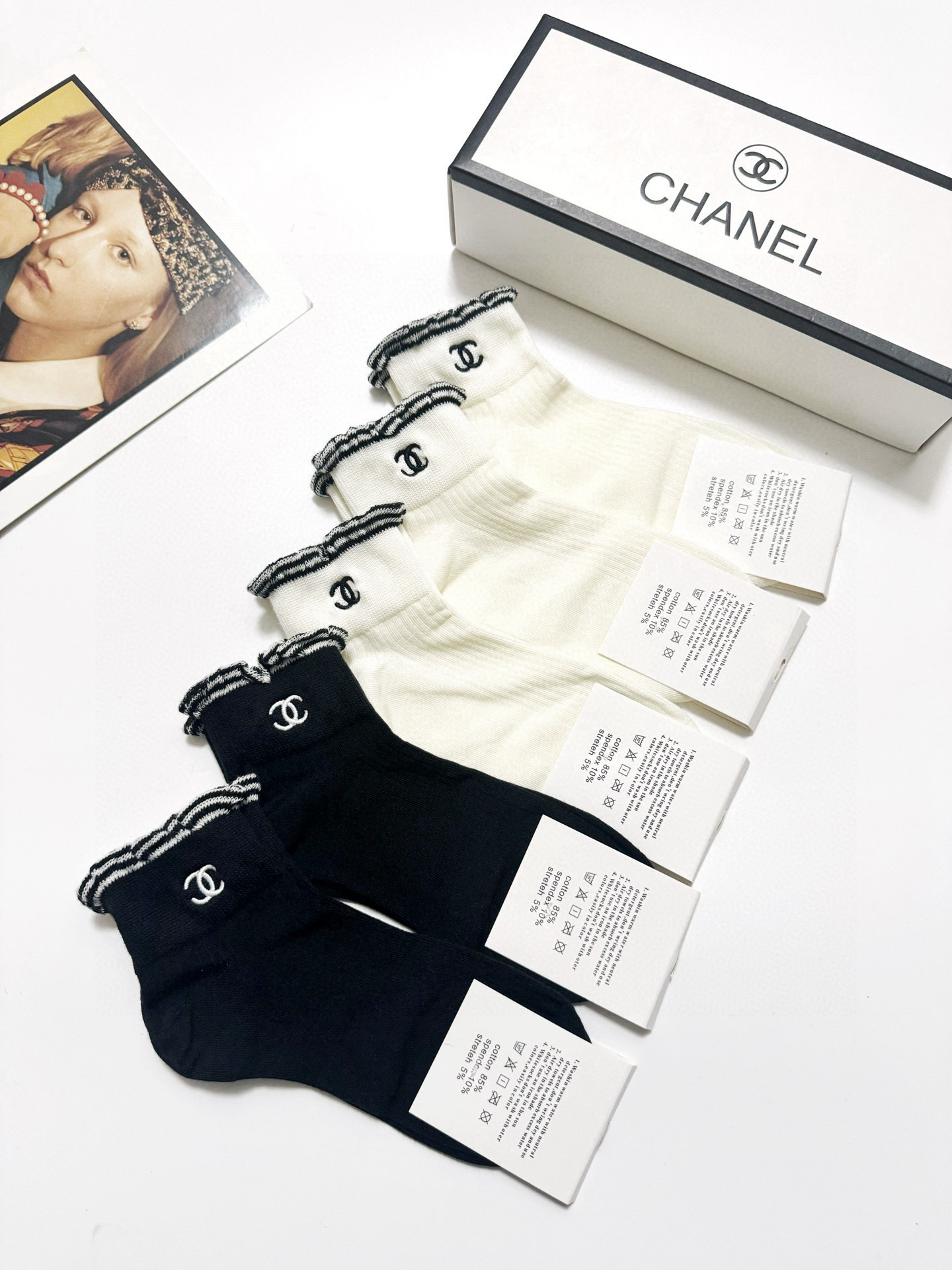   配包装
🌟【一盒5 双】
🌟Chanel 香奈儿 经典字母 logo短袜  ！纯棉面料软糯亲肤！
🌟