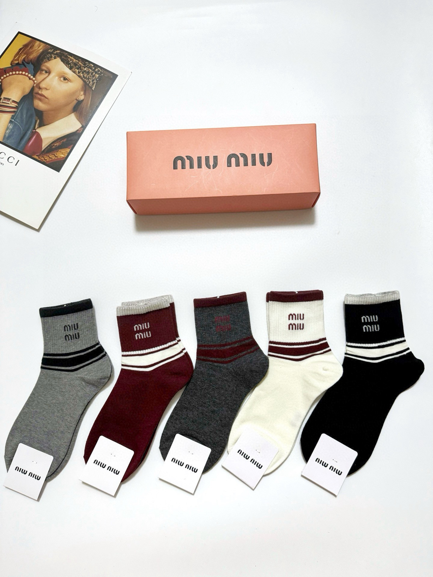 NO:299449,Packaging [one box of 5 pairs] Miumiu classic letters logo mid-tube stockings!  Pure cotton fabric is soft and skin-friendly!  Ins hits!  The counter is on sale and you can see the explosion!  Super high quality!  Classic is out of date!  The quality of counter purchasing agents that trendy people must be missing, and it is very easy to wear!  Recommended recommendations~~ Must-in-apple small items!  !  socks, stockings, socks, miumiu, socks19860909配包装【一盒5 双】 缪缪 miumiu 经典字母 logo中筒袜 ！纯棉面料软糯亲肤！ ins爆款！专柜在售ing 好看到爆炸 ！超高品质！经典不过时！潮人必不能少的专柜代购品质 ,巨好穿！推荐推荐推荐～～必入小单品！！袜子,丝袜,袜子,miumiu,socks,accessory