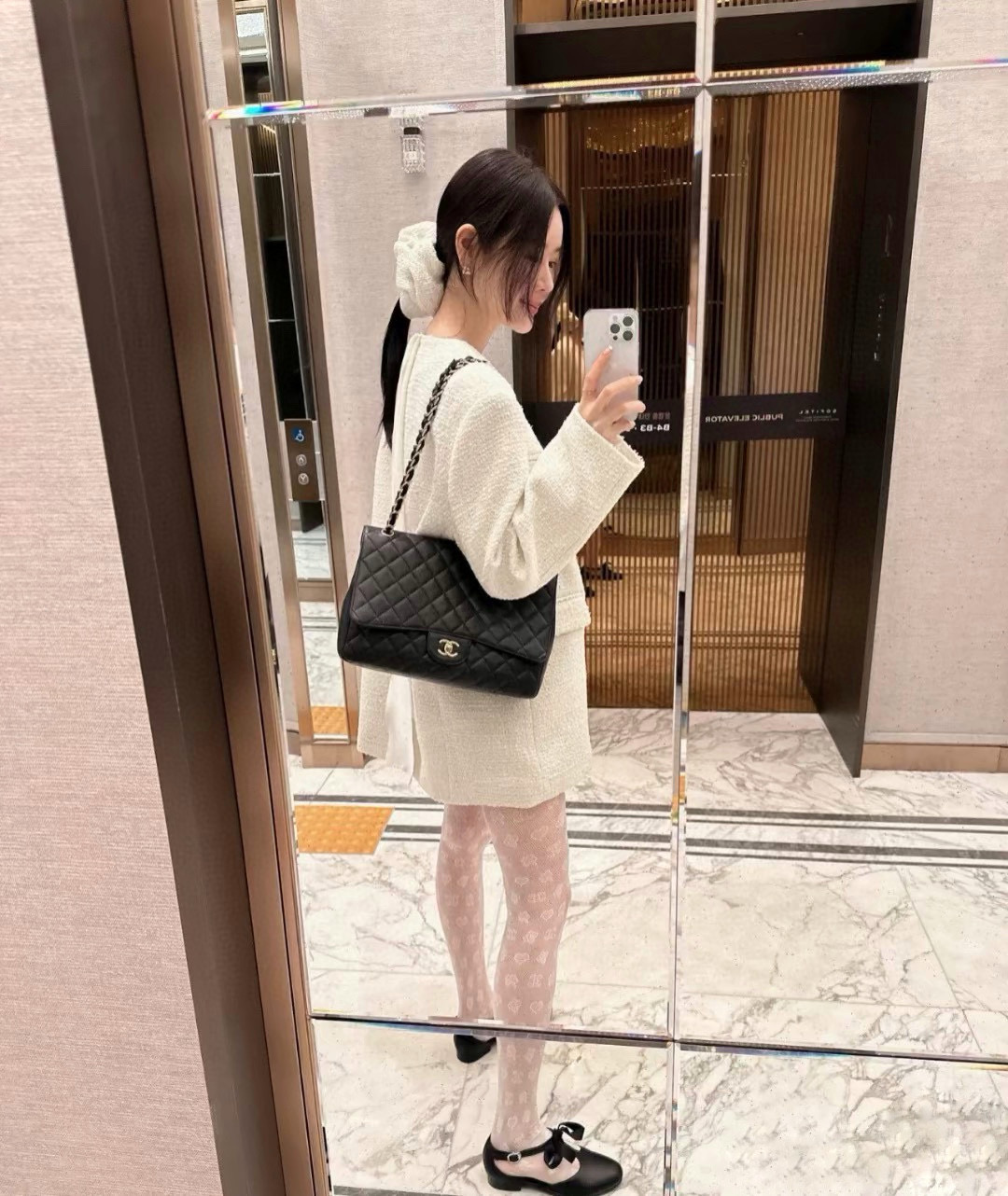 NO:299573,.Compatible with packaging [one box, one pair] Chanel sexy charming net stockings, the right version of the high-quality product!  It’s good to see the explosion, European and American big-name stockings, a must-have item for trendy people in autumn and winter, and they are super high-quality and fashionable, ah ah ah ah~~ Recommended and recommended~~ Must-in-one small items!  !  socks, socks, chanel, chanel, socks19860909.配包装【一盒一双】Chanel 香奈儿性感魅惑网袜 对版高货！ 好看到爆炸 ,欧美大牌丝袜 潮人秋冬必备单品 ,搭配起来超高逼格 ,时髦度爆表啊啊啊啊～～推荐推荐推荐～～必入时髦小单品！！袜子,袜子,chanel,chanel,socks,accessory