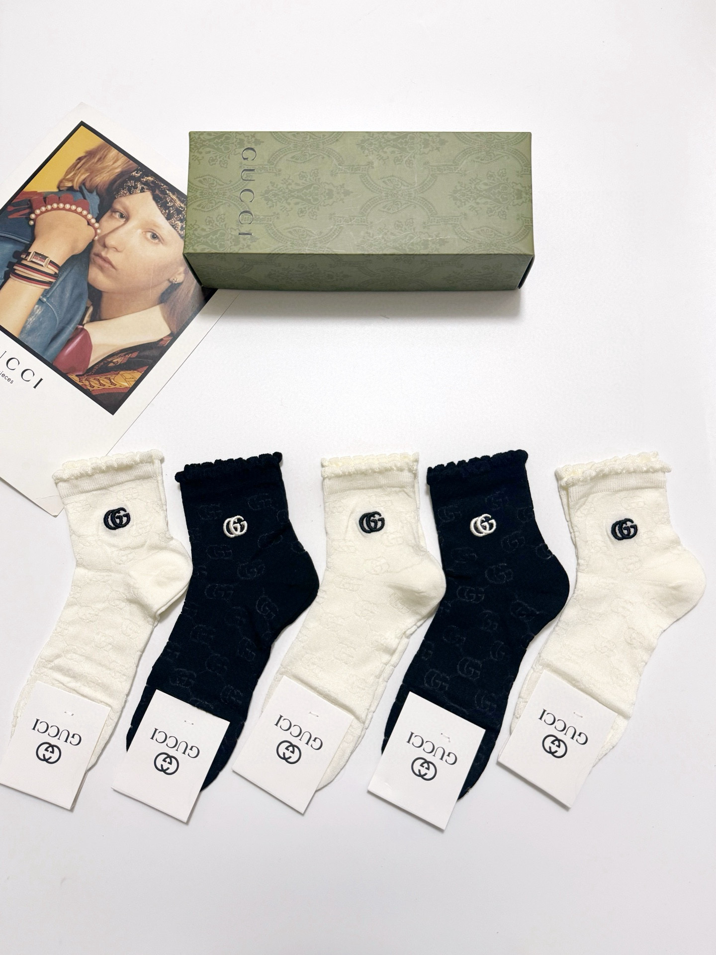 NO:299547,Packaged [one box of 5 pairs] Gucci classic letter logo pure cotton mid-tube air conditioning socks!  Super soft and skin-friendly!  Ins hits!  The counter is on sale and you can see the explosion!  Super high quality!  Classic is out of date!  The quality of counter purchasing agents that trendy people must be missing, and it is very easy to wear!  Recommended recommendations~~ Must-in-apple small items!  !  socks, socks, gucci, socks19860909配包装【一盒5双】 Gucci 古琦 经典字母 logo 纯棉 中筒空调袜 ！超级软糯亲肤！ ins爆款！专柜在售ing 好看到爆炸 ！超高品质！经典不过时！潮人必不能少的专柜代购品质 ,巨好穿！推荐推荐推荐～～必入小单品！！袜子,袜子,gucci,socks,accessory