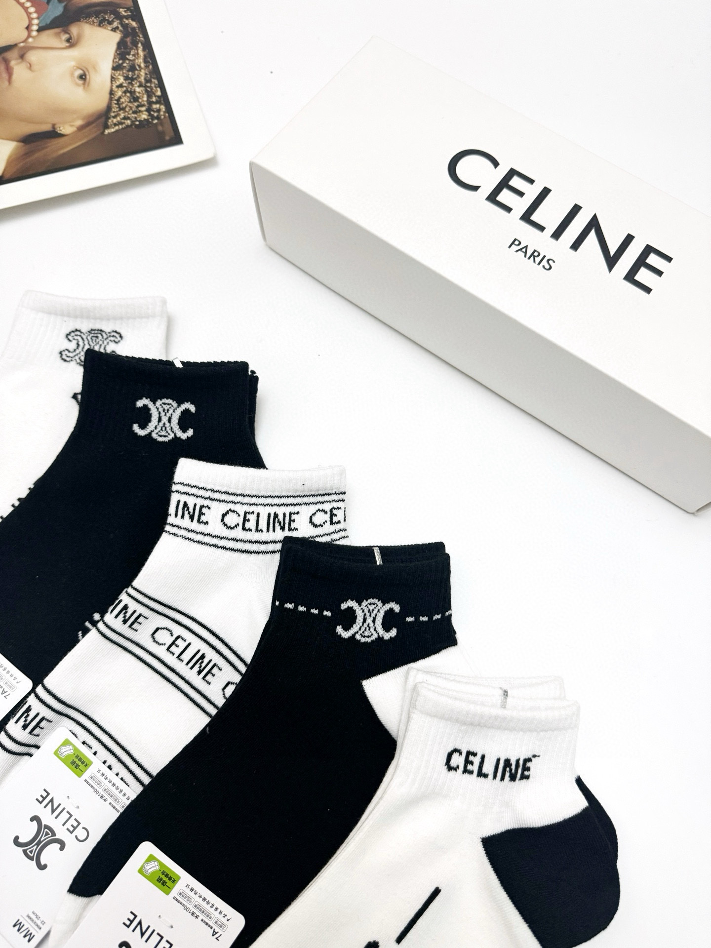   配包装
🌟【一盒5 双】
🌟Celine 赛琳 经典字母 logo短袜  ！纯棉面料软糯亲肤！
🌟i