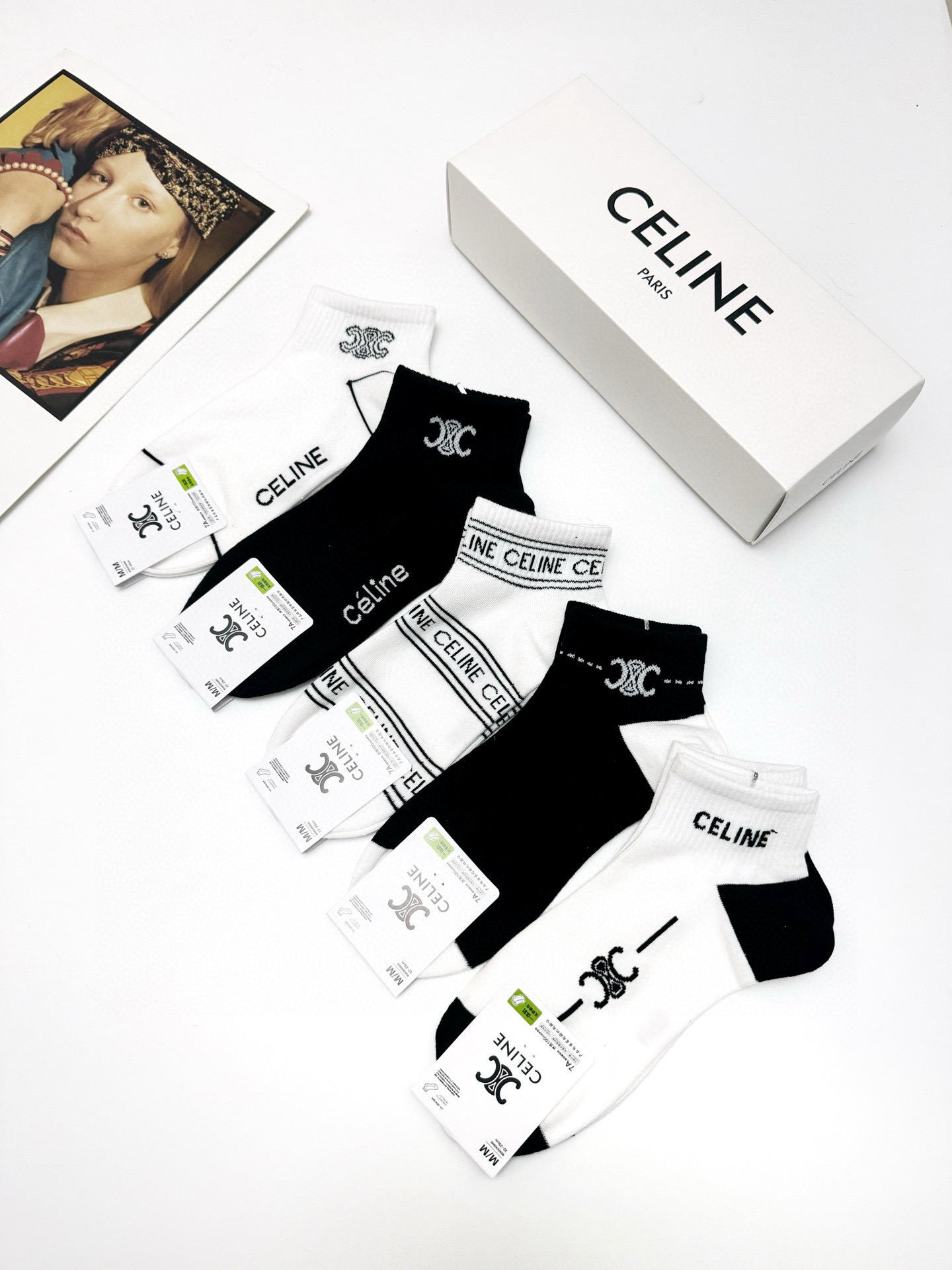   配包装
🌟【一盒5 双】
🌟Celine 赛琳 经典字母 logo短袜  ！纯棉面料软糯亲肤！
🌟i