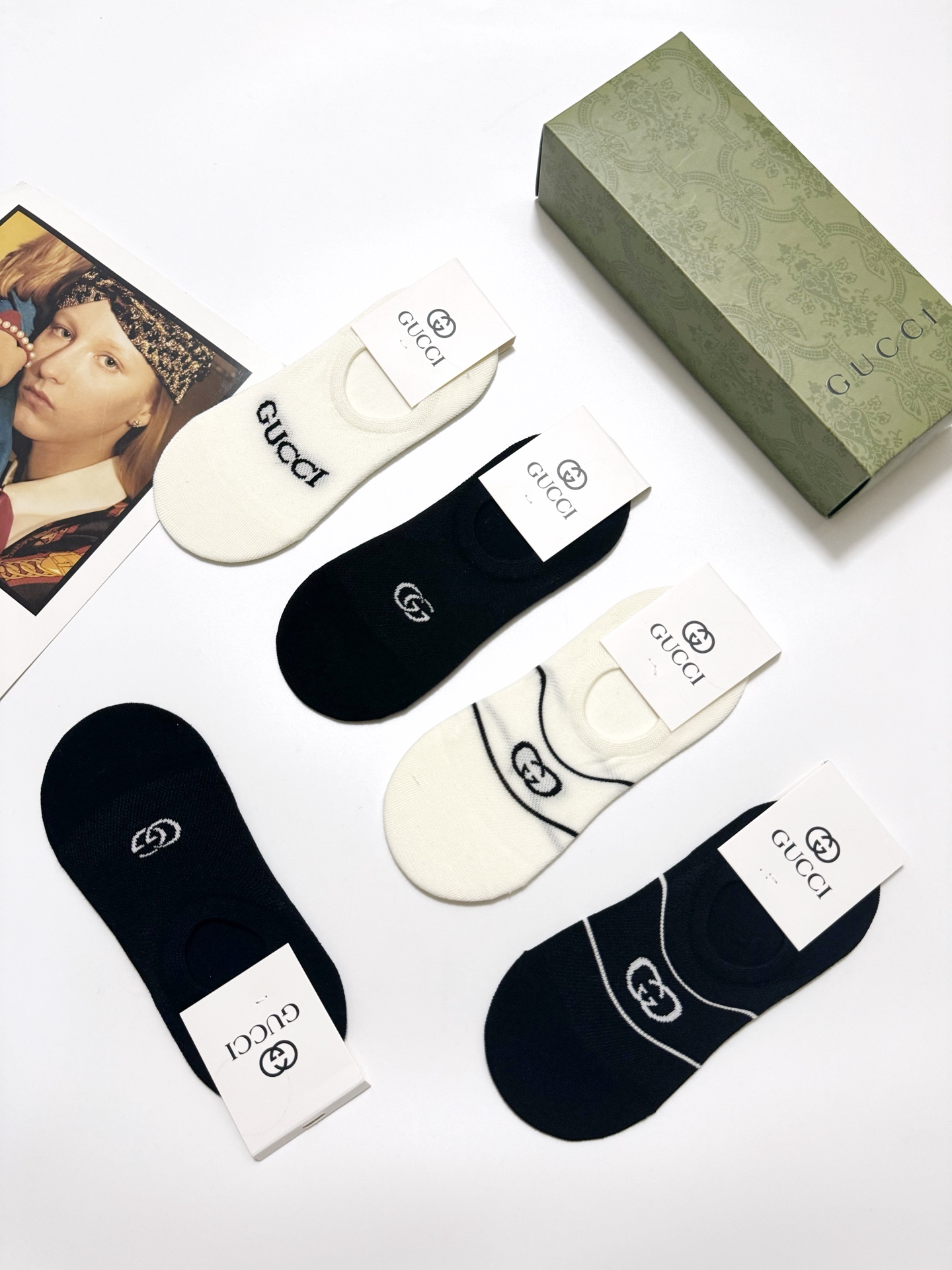  配包装
🌟【一盒5双】
 🌟Gucci 古琦 经典字母logo 纯棉船袜   ，ins超火爆空调袜，纯
