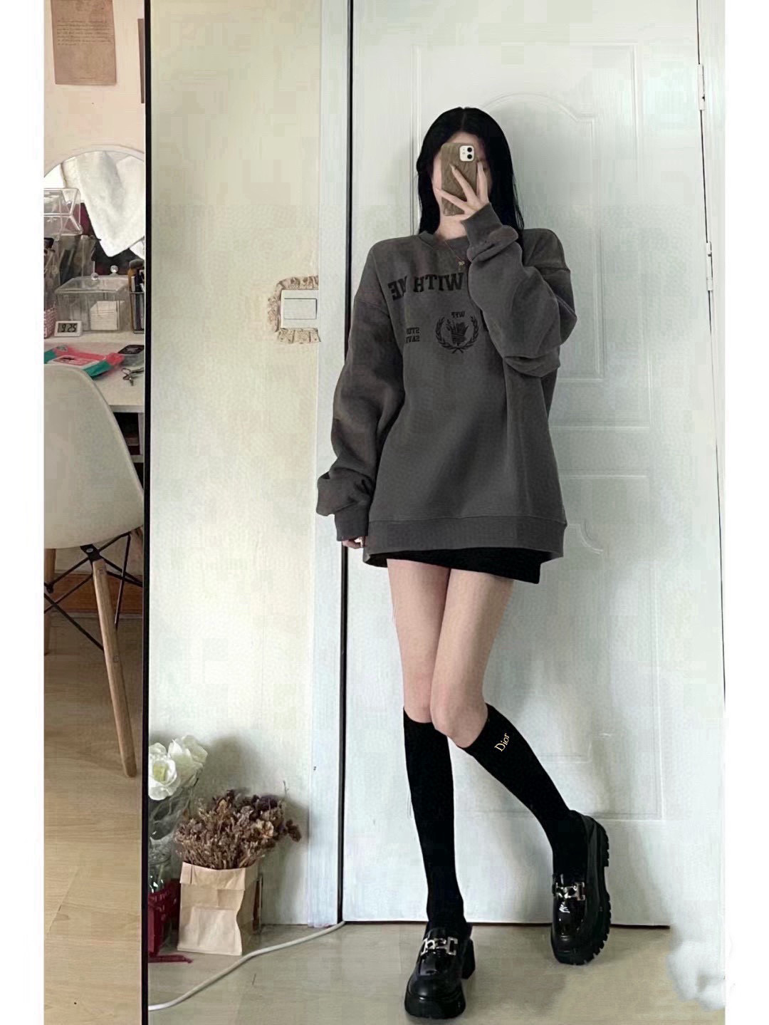  配包装
🌟【一盒一双】
🌟 Dior 迪奥  爆款经典字母 长筒袜 小腿袜。双针针织材质，超完美结合，