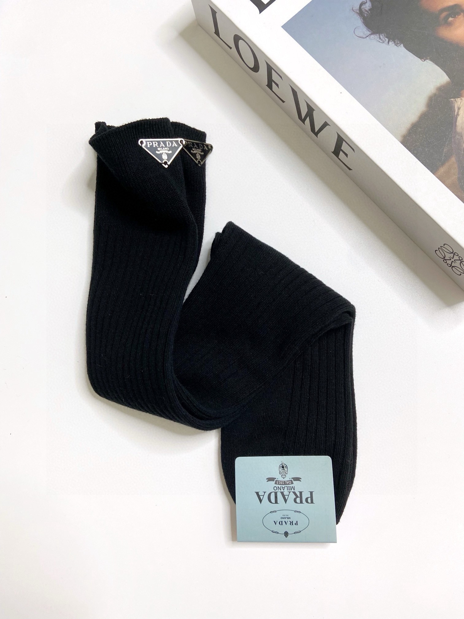   配包装
🌟【一盒一双】
🌟Prada 普拉达 经典字母logo纯棉长筒袜  小腿袜
🌟重工装饰个性