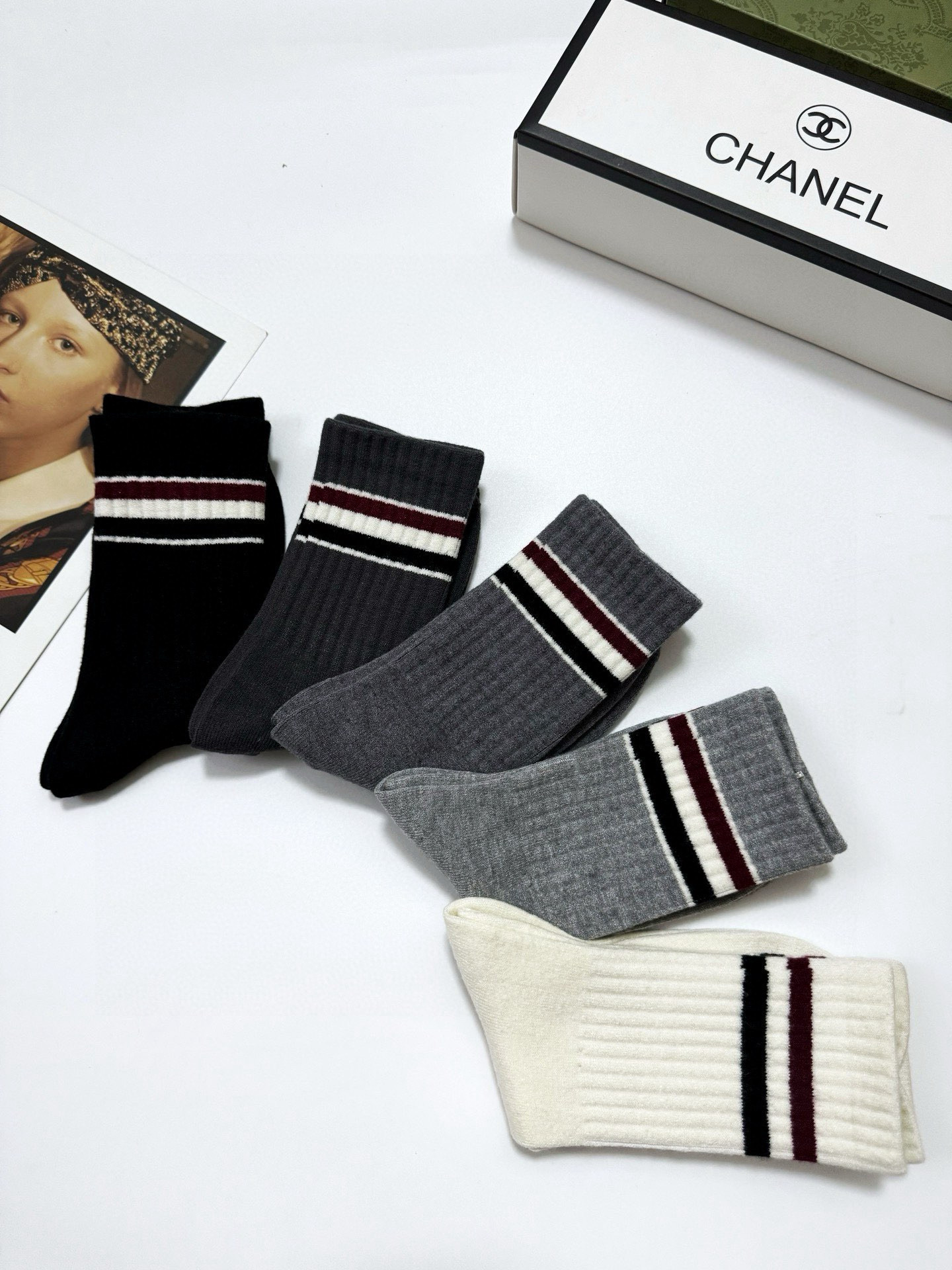   【一盒5双】
🌟THOM BROWNE · 桑姆 布朗尼❗
🌟超级爆款！网红羊绒 中筒袜 短袜❗官网