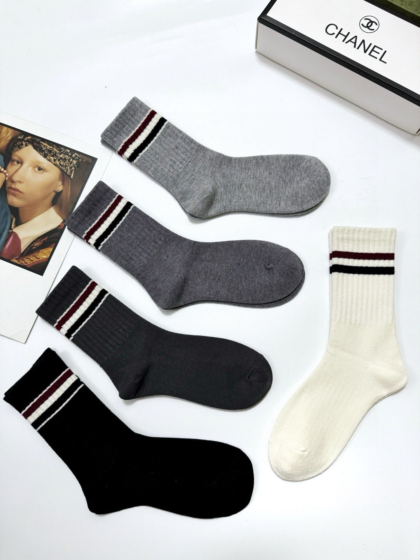   【一盒5双】
🌟THOM BROWNE · 桑姆 布朗尼❗
🌟超级爆款！网红羊绒 中筒袜 短袜❗官网