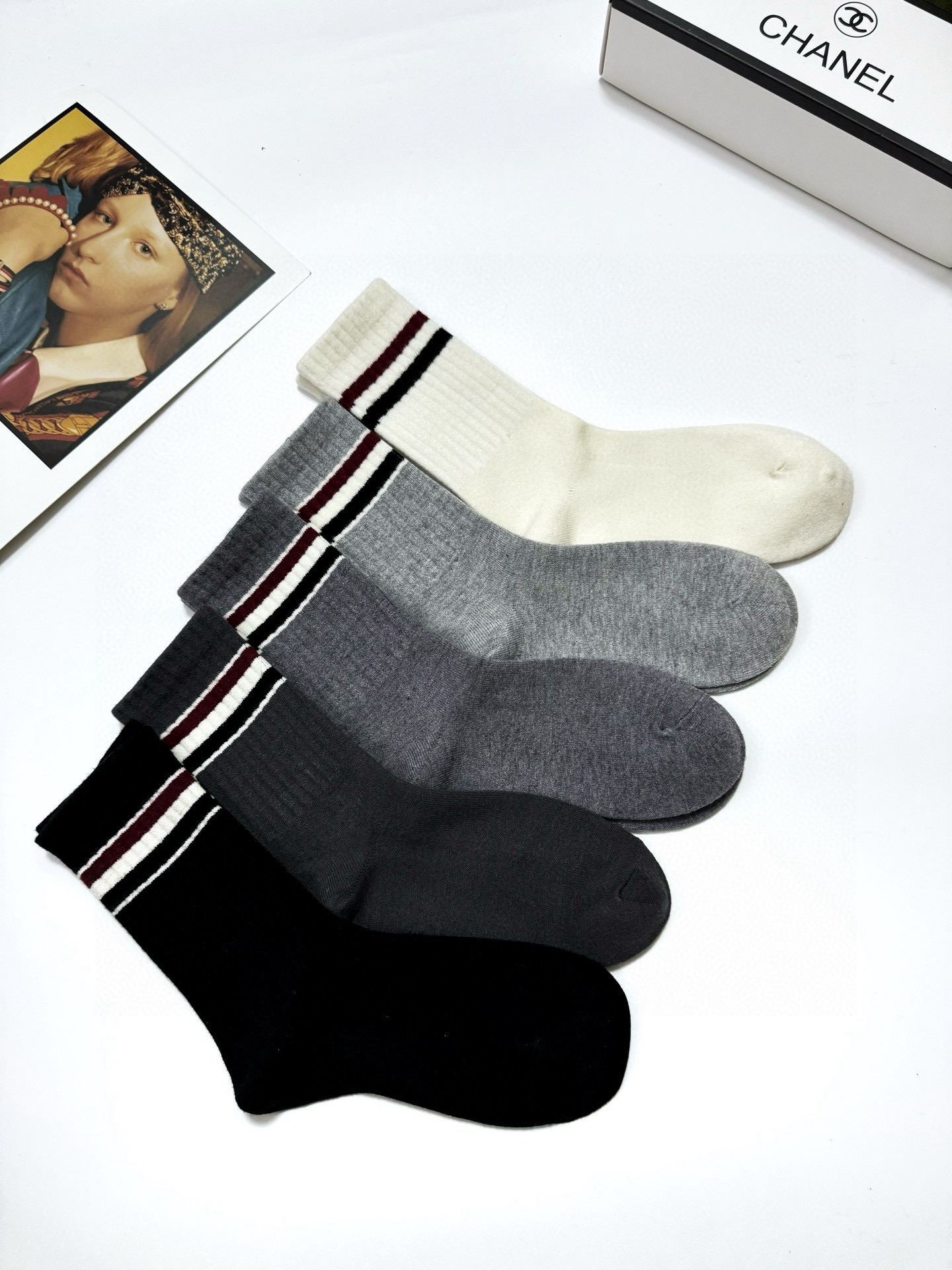   【一盒5双】
🌟THOM BROWNE · 桑姆 布朗尼❗
🌟超级爆款！网红羊绒 中筒袜 短袜❗官网