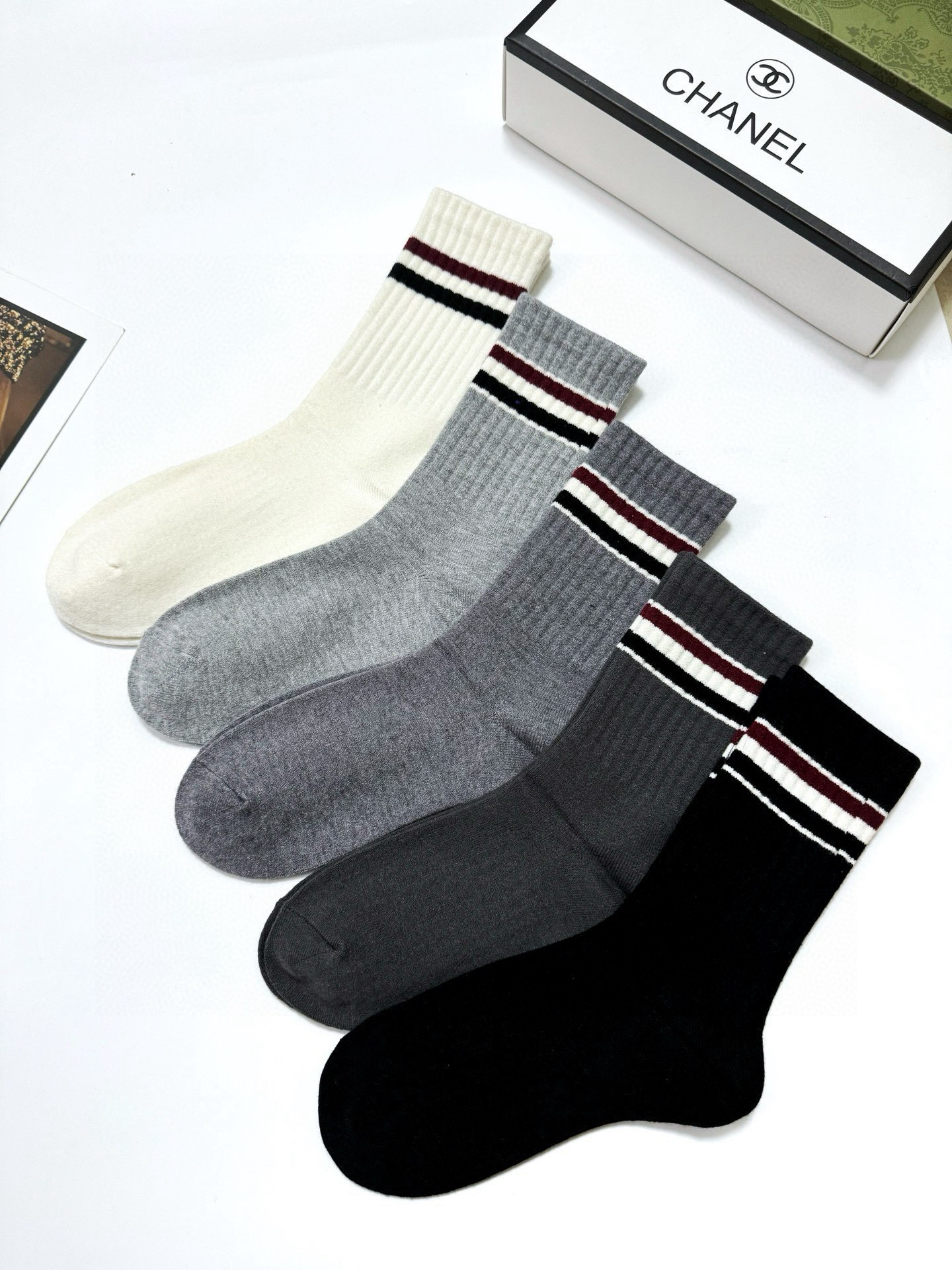   【一盒5双】
🌟THOM BROWNE · 桑姆 布朗尼❗
🌟超级爆款！网红羊绒 中筒袜 短袜❗官网