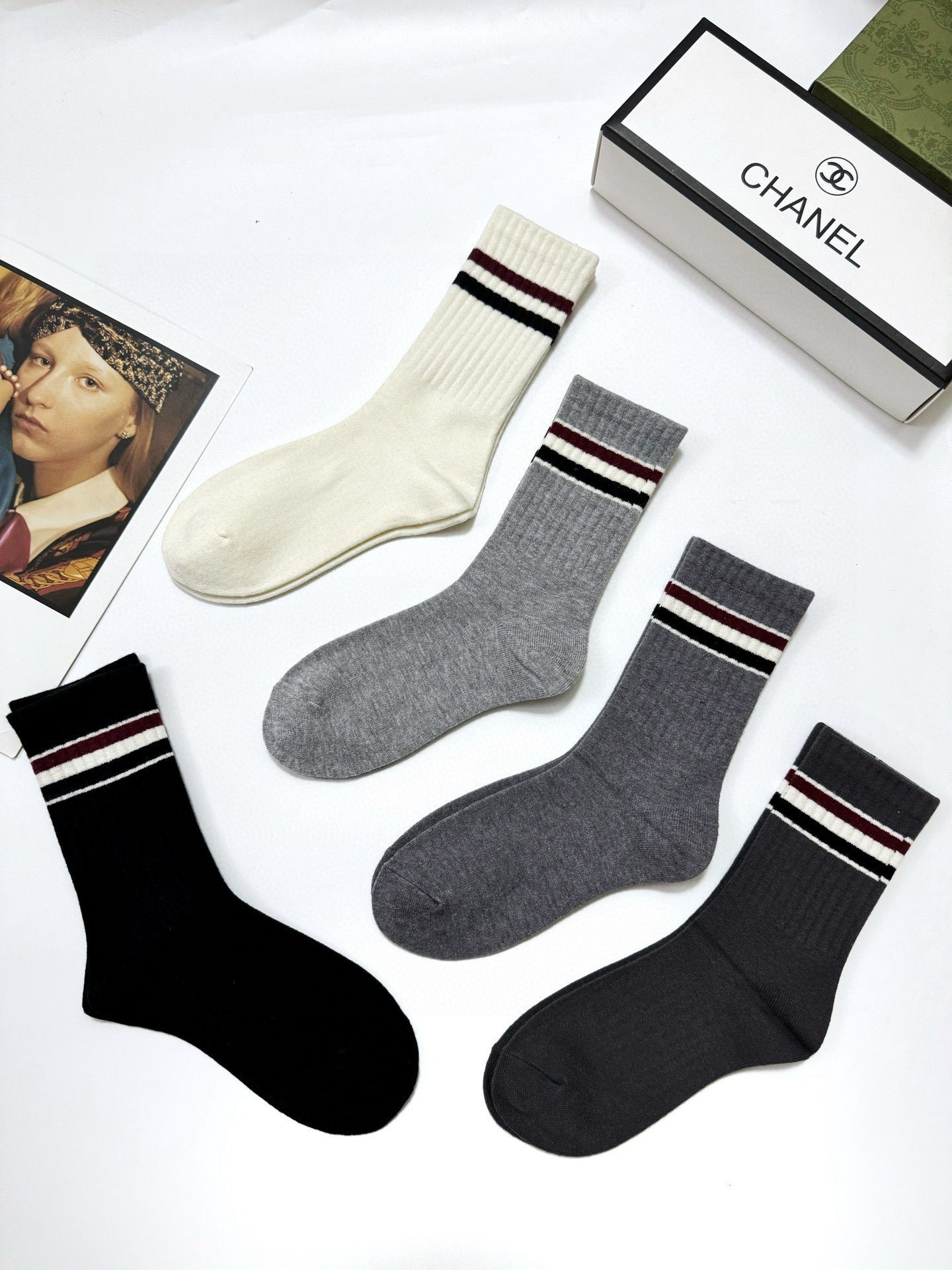   【一盒5双】
🌟THOM BROWNE · 桑姆 布朗尼❗
🌟超级爆款！网红羊绒 中筒袜 短袜❗官网