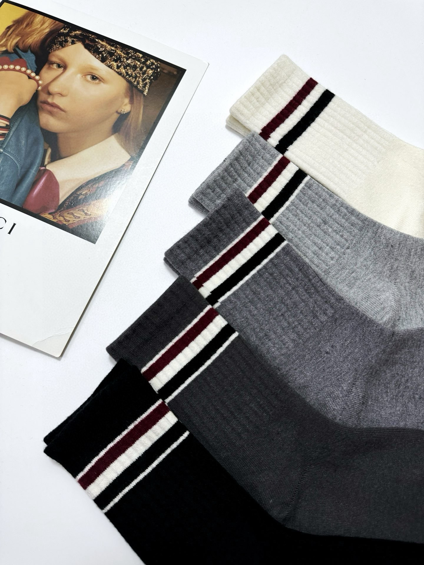   【一盒5双】
🌟THOM BROWNE · 桑姆 布朗尼❗
🌟超级爆款！网红羊绒 中筒袜 短袜❗官网