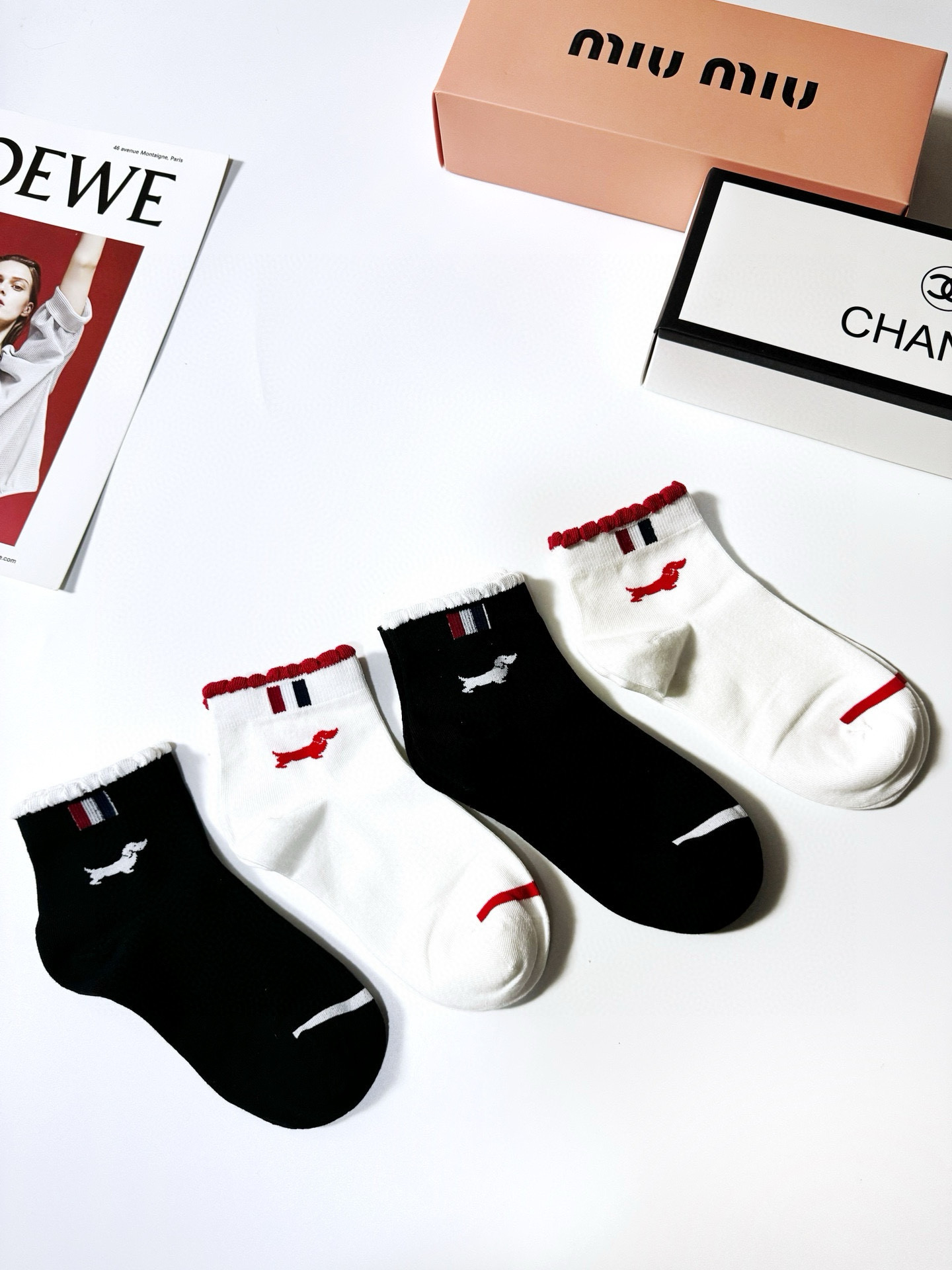  配盒子
🌟【一盒4双】
🌟THOM BROWNE · 桑姆 布朗尼❗
🌟超级爆款！网红短袜❗原单品质！