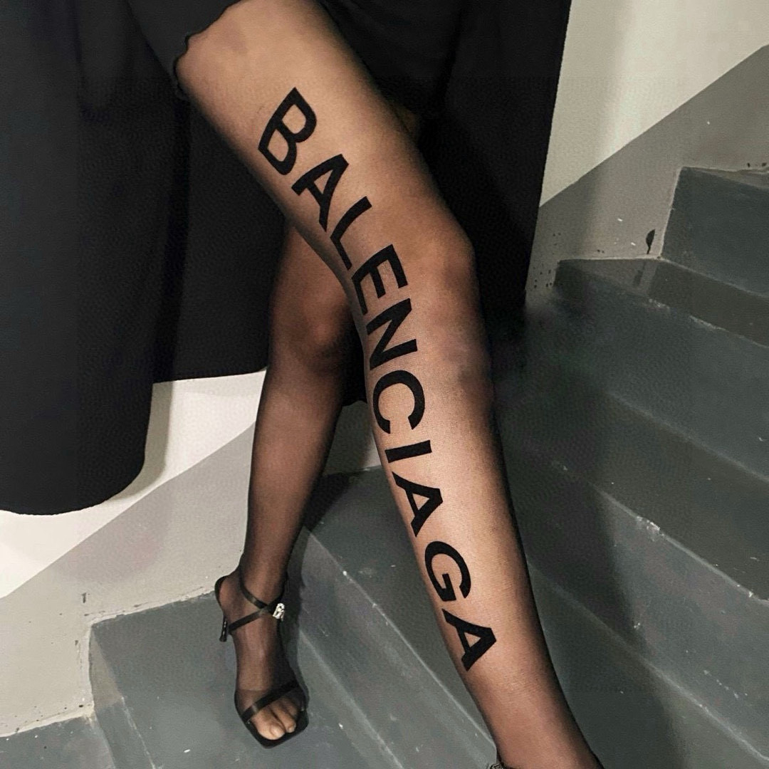 。配包装
【一盒一双】🌟Balenciaga巴黎世家植绒字母丝袜 🌟好看到爆炸 ，欧美大牌丝袜。一比一高