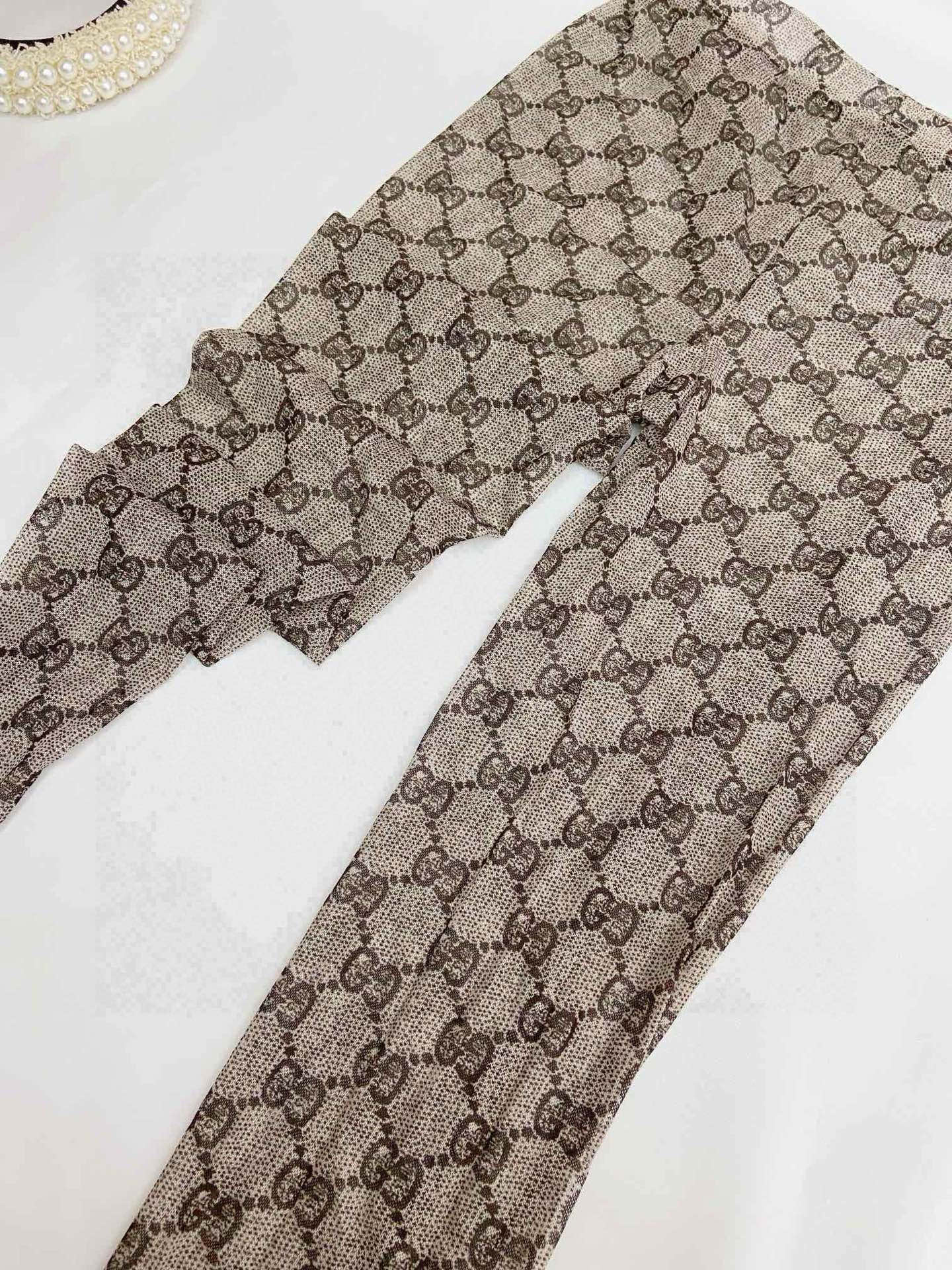 。配包装
【一盒一双】🌟Gucci古奇双G字母网纱丝袜 连裤袜🌟好看到爆炸 ，欧美大牌丝袜。一比一高版本
