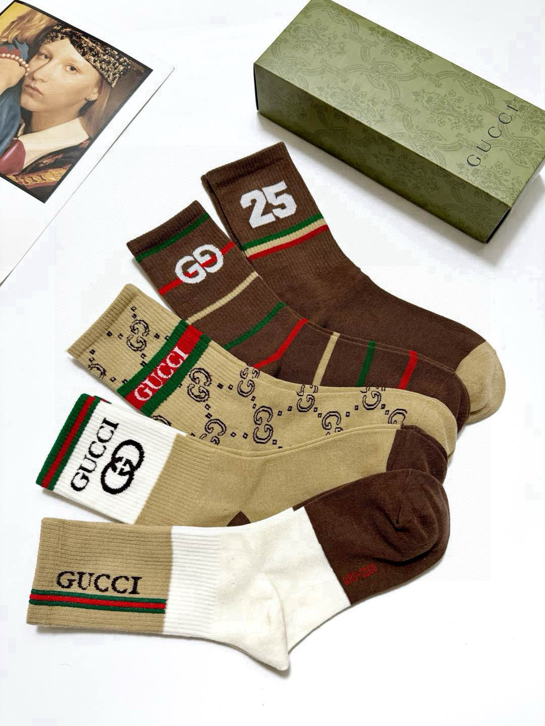   配包装
🌟【一盒5 双】
 🌟Gucci 古琦 经典字母logo 纯棉中筒袜 ，男女同款   ，in