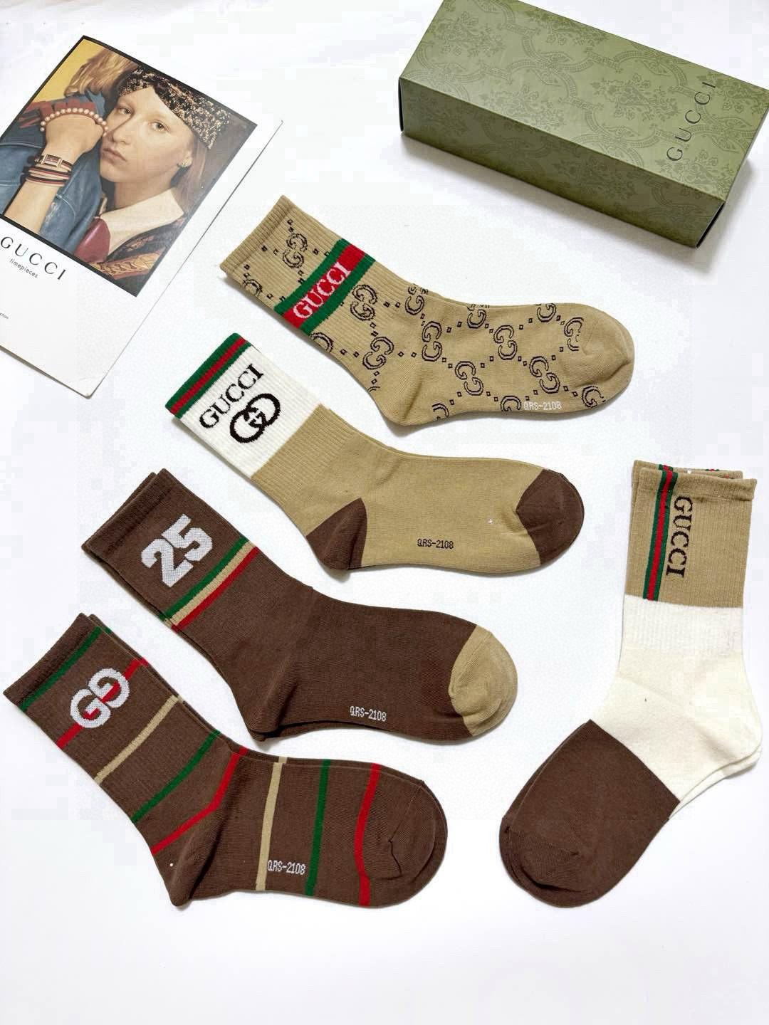   配包装
🌟【一盒5 双】
 🌟Gucci 古琦 经典字母logo 纯棉中筒袜 ，男女同款   ，in