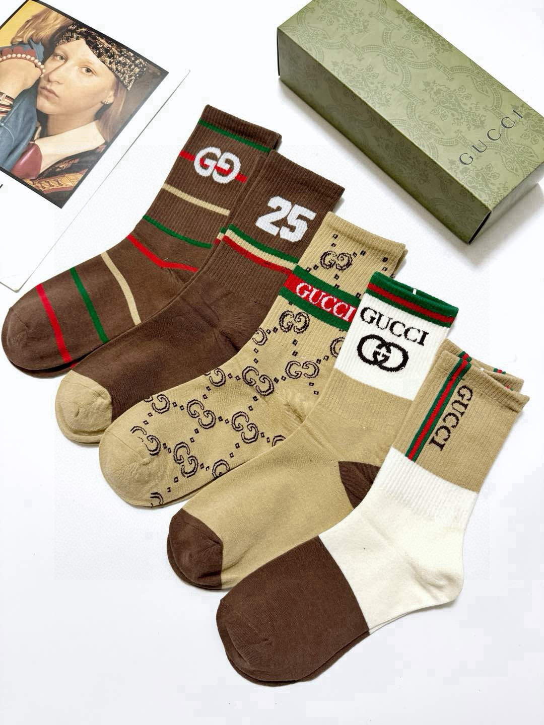  配包装
🌟【一盒5 双】
 🌟Gucci 古琦 经典字母logo 纯棉中筒袜 ，男女同款   ，in