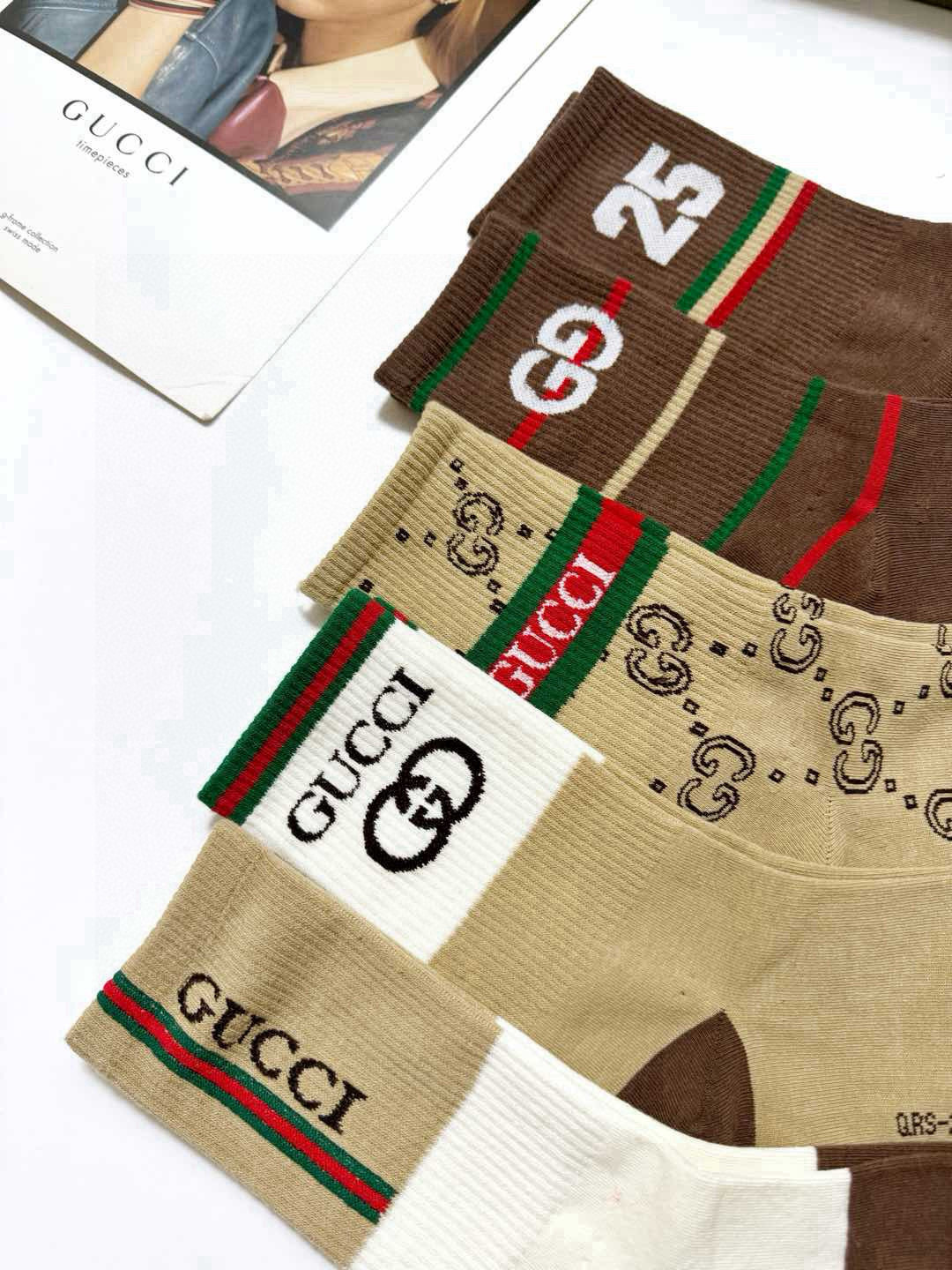   配包装
🌟【一盒5 双】
 🌟Gucci 古琦 经典字母logo 纯棉中筒袜 ，男女同款   ，in