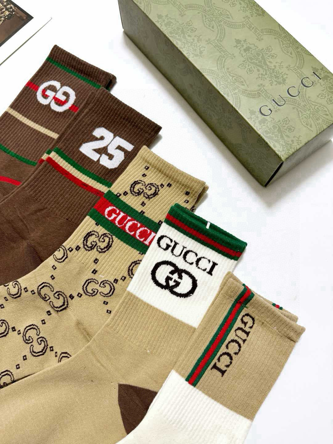   配包装
🌟【一盒5 双】
 🌟Gucci 古琦 经典字母logo 纯棉中筒袜 ，男女同款   ，in